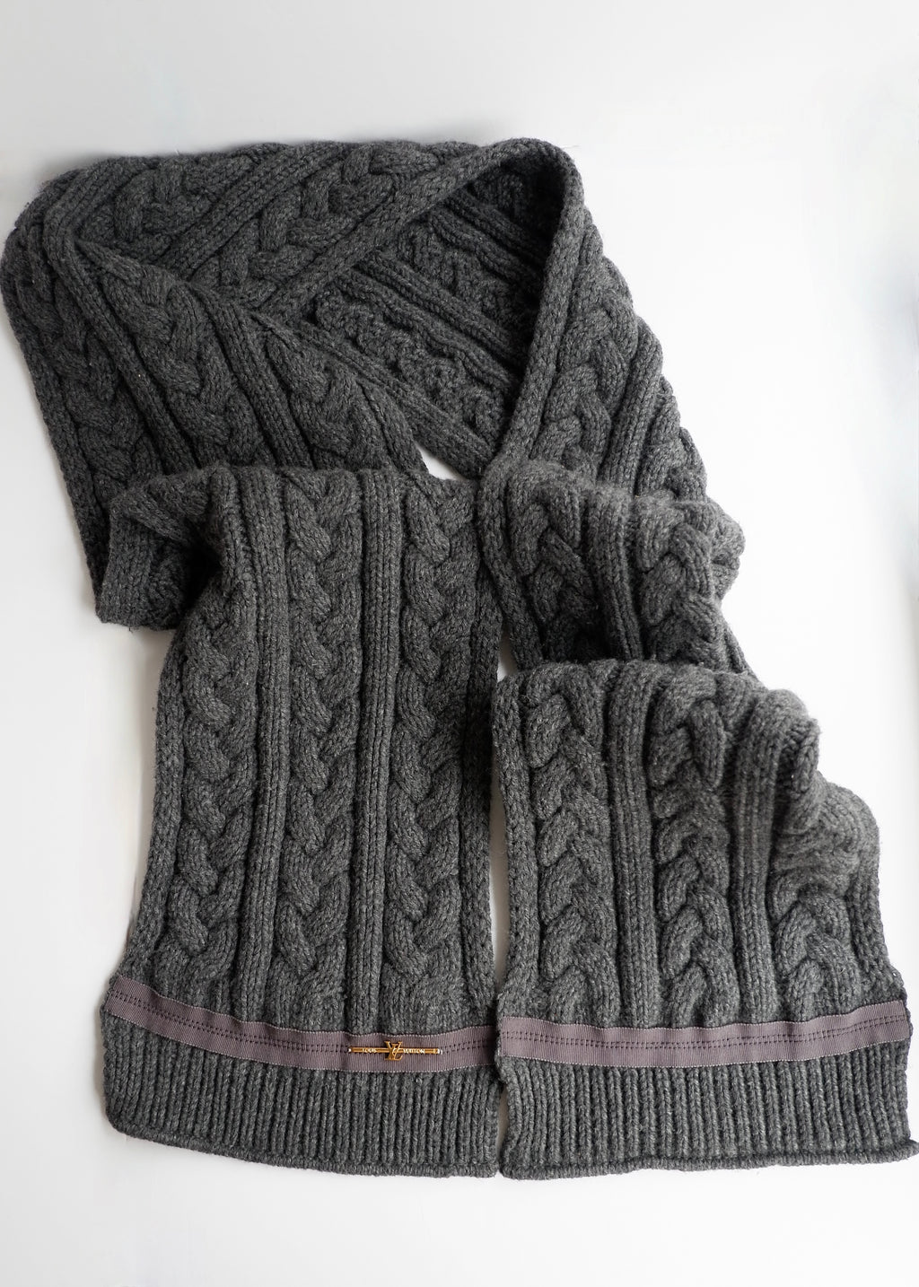 Preowned Louis Vuitton Grey Cable Knit Wool Scarf