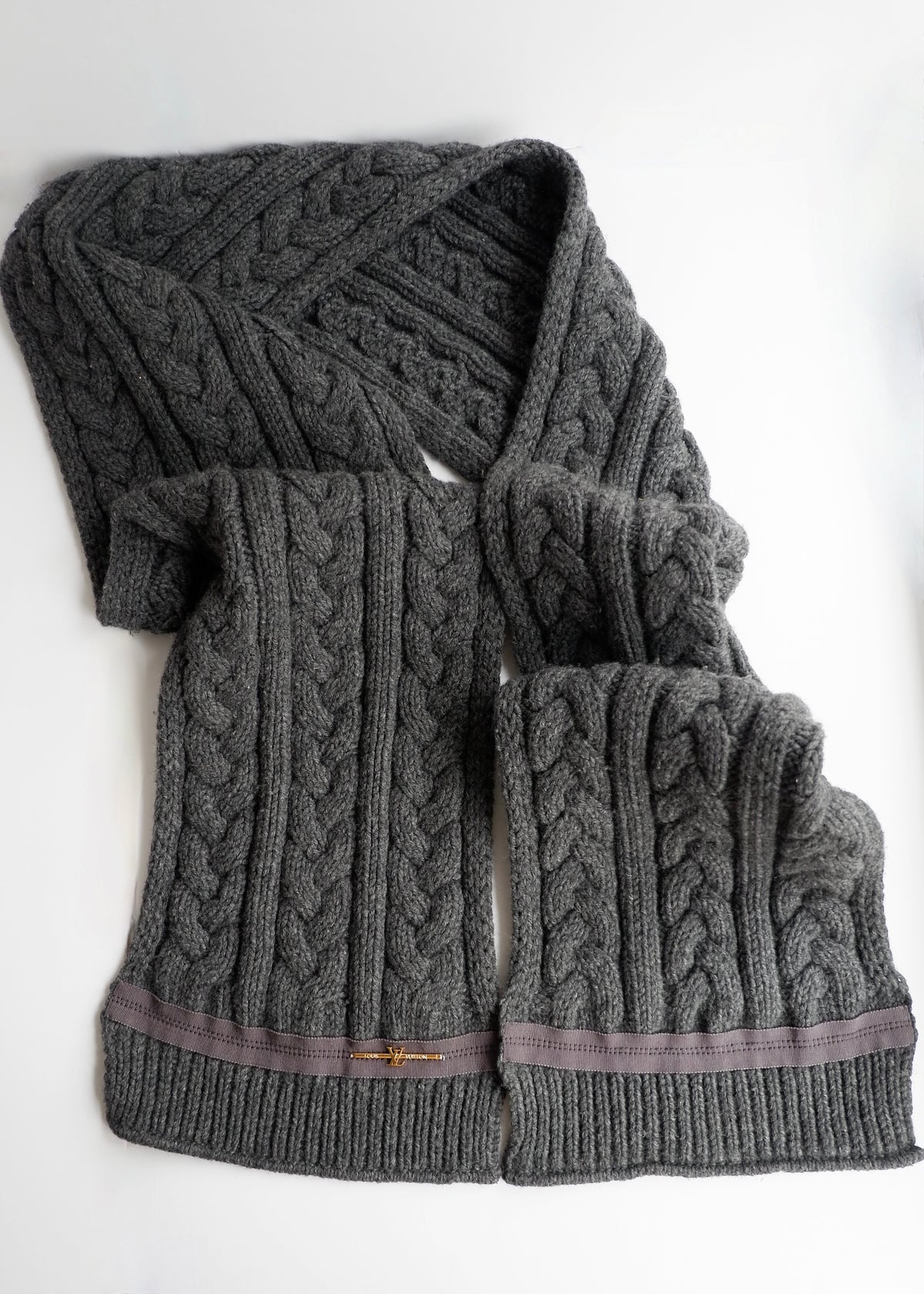 Preowned Louis Vuitton Grey Cable Knit Wool Scarf