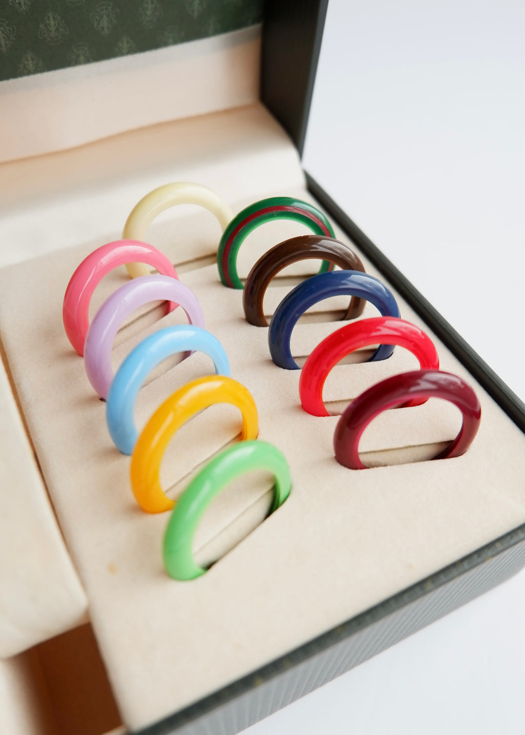 Montre Gucci authentique d'occasion à lunette interchangeable multicolore