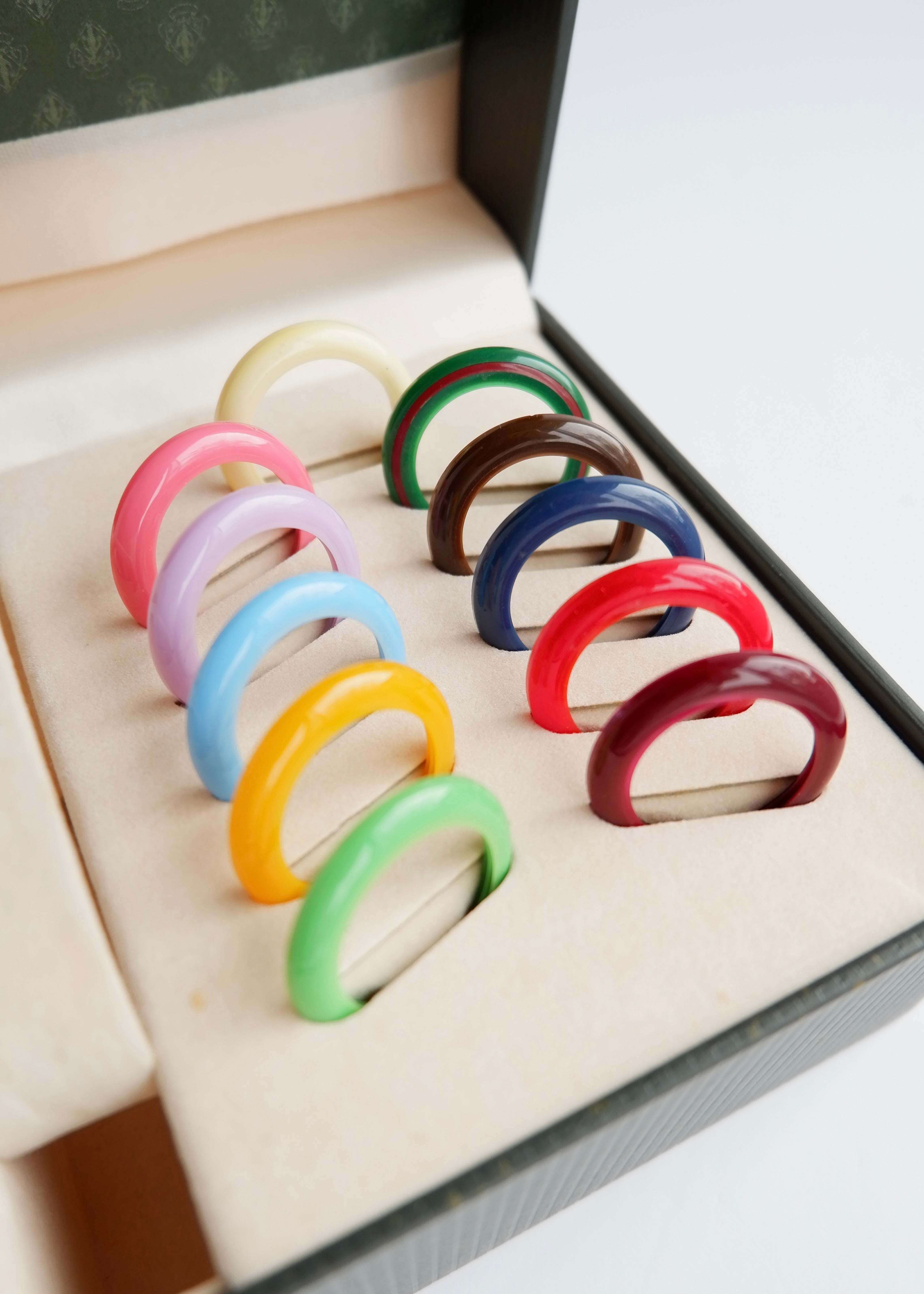 Montre Gucci authentique d'occasion à lunette interchangeable multicolore