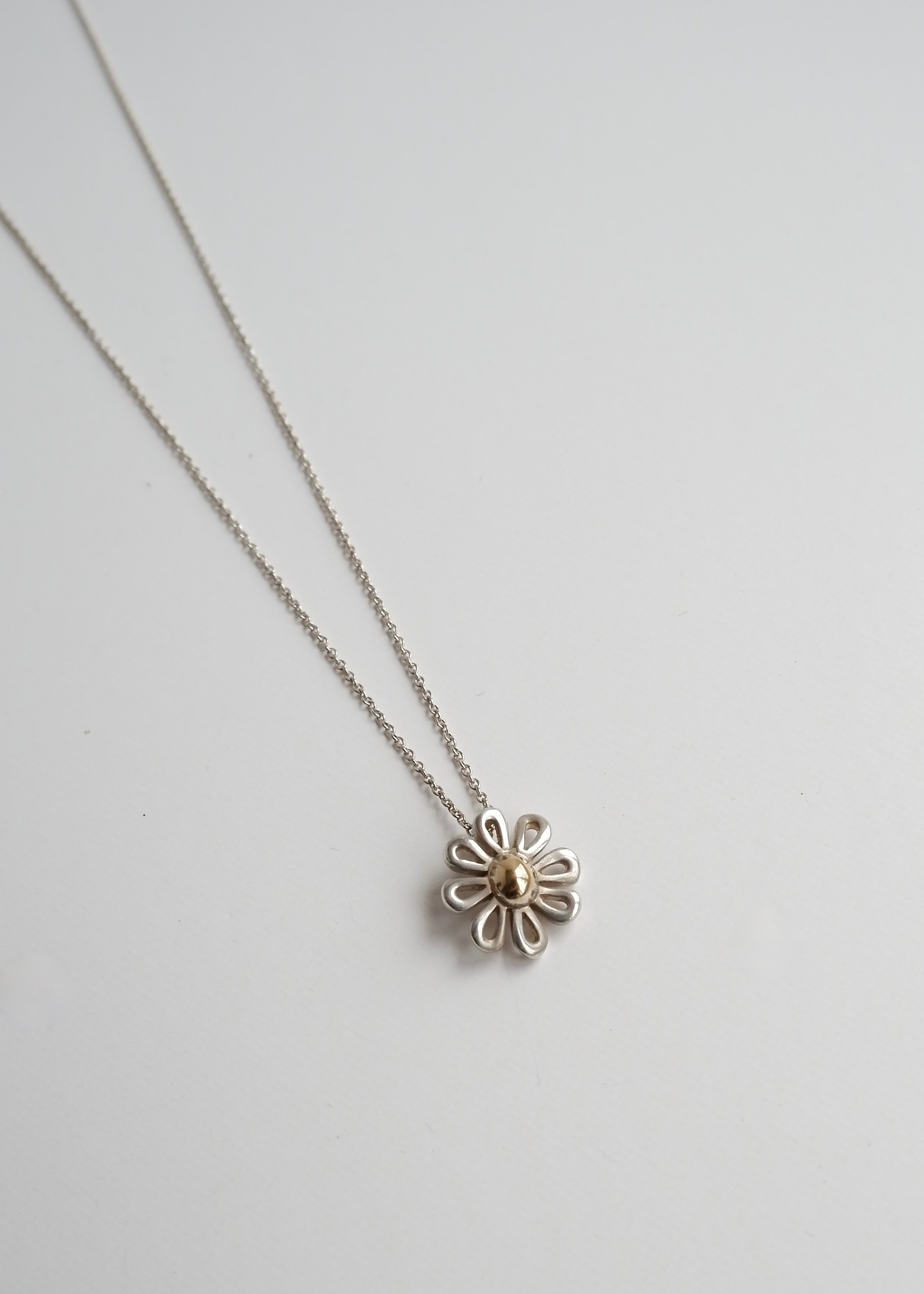 Authentic Preowned Tiffany & Co. Paloma Picasso (925) Silver Daisy Flower Pendant Necklace