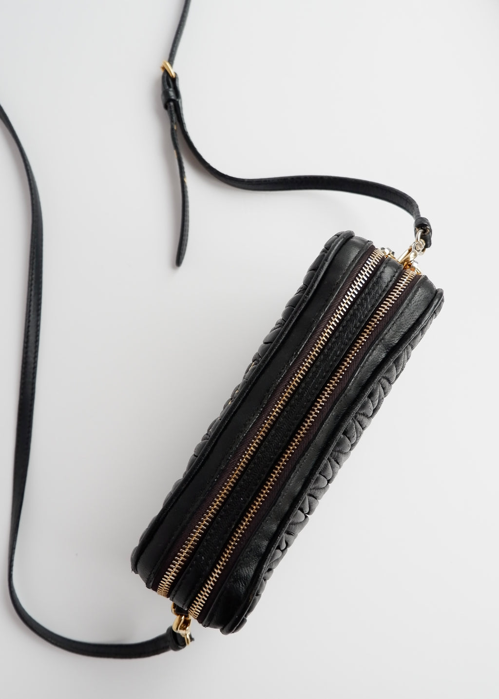 Sac bandoulière Miu Miu en cuir noir authentique d'occasion