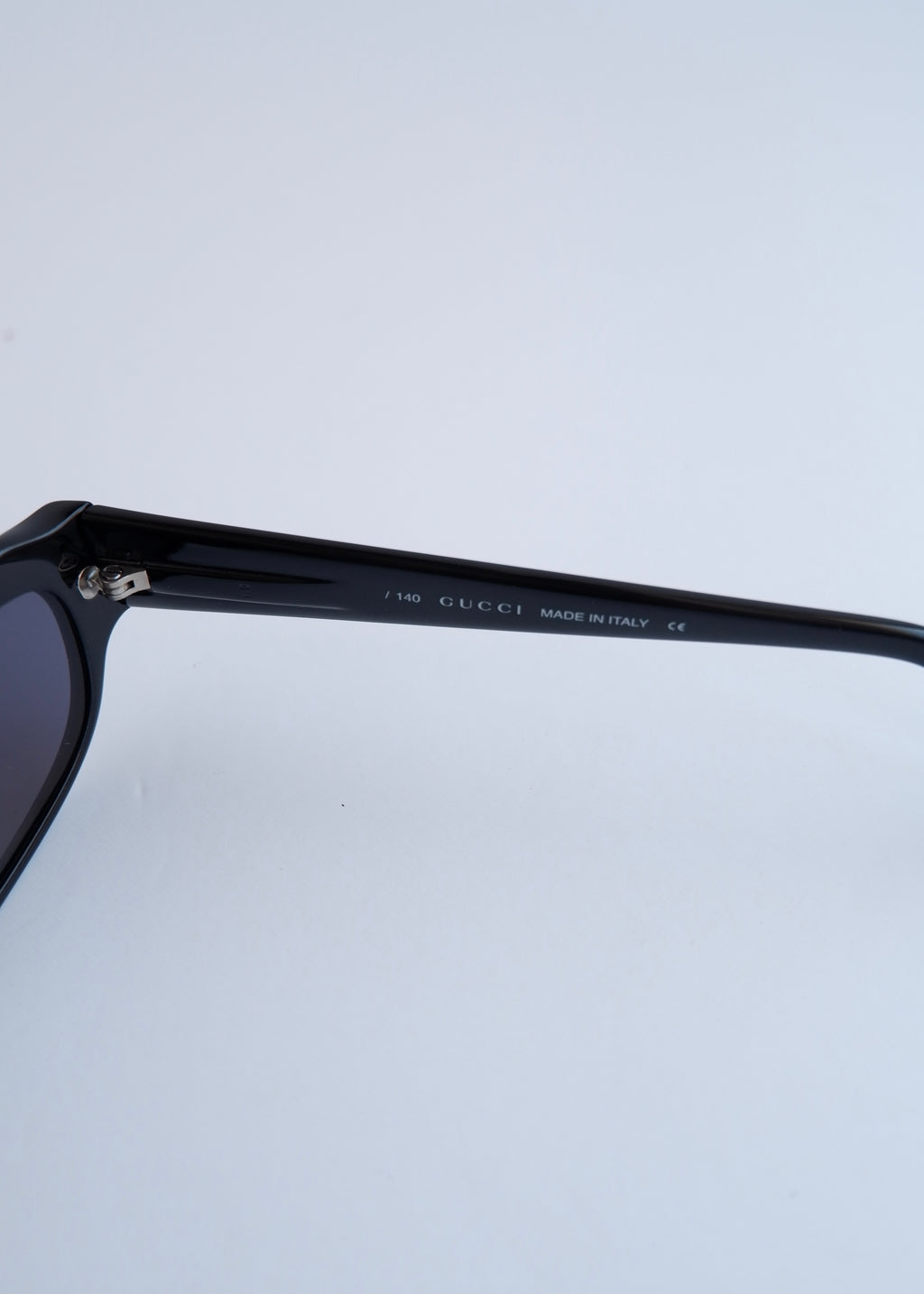 Authentiques lunettes de soleil à monture carrée noire Gucci d'occasion