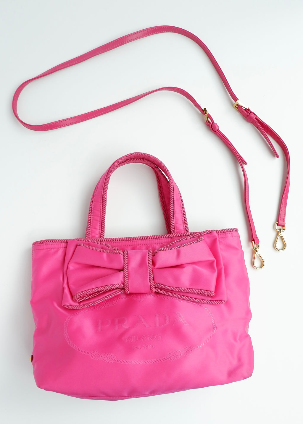 Authentique sac Prada deux façons en nylon rose vif d'occasion