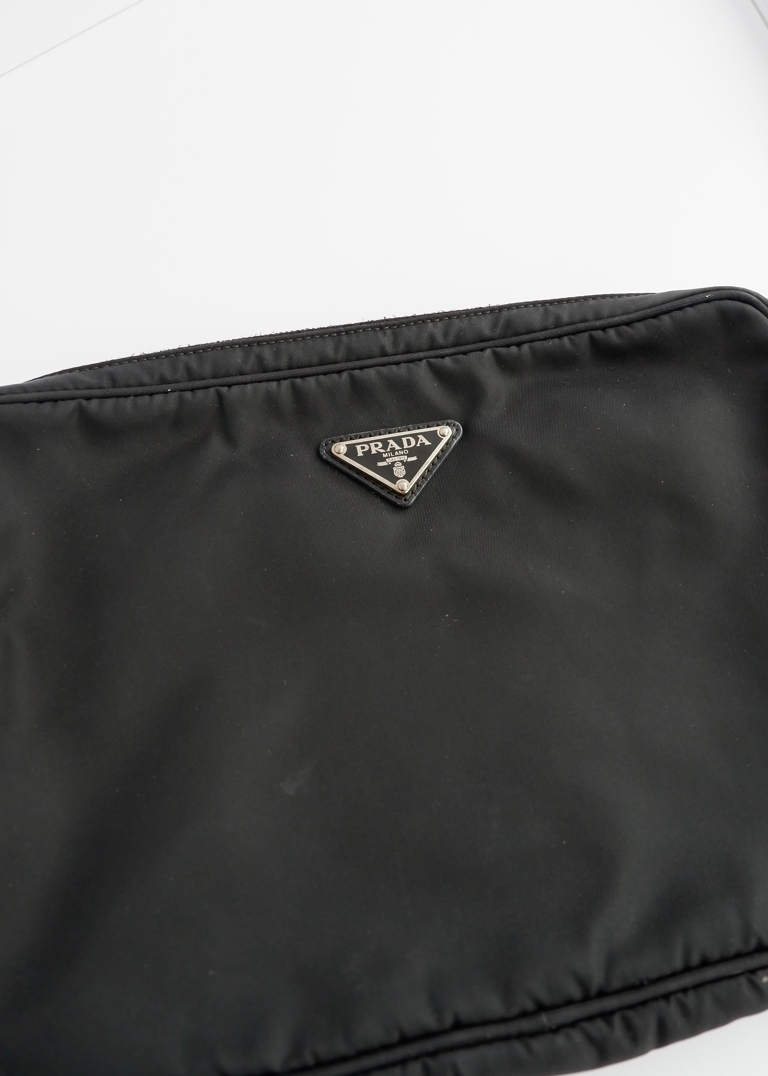 Authentique pochette à main en nylon/cuir noir Prada d'occasion