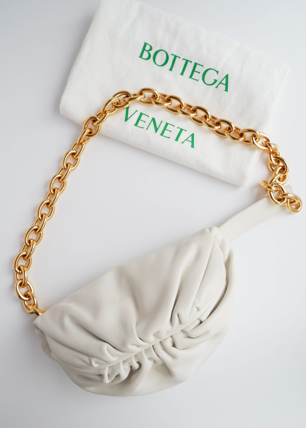 Sac banane Bottega Veneta The Pouch en cuir blanc authentique d'occasion