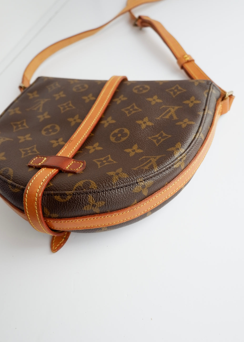Authentique sac bandoulière Louis Vuitton Monogram Chanty d'occasion