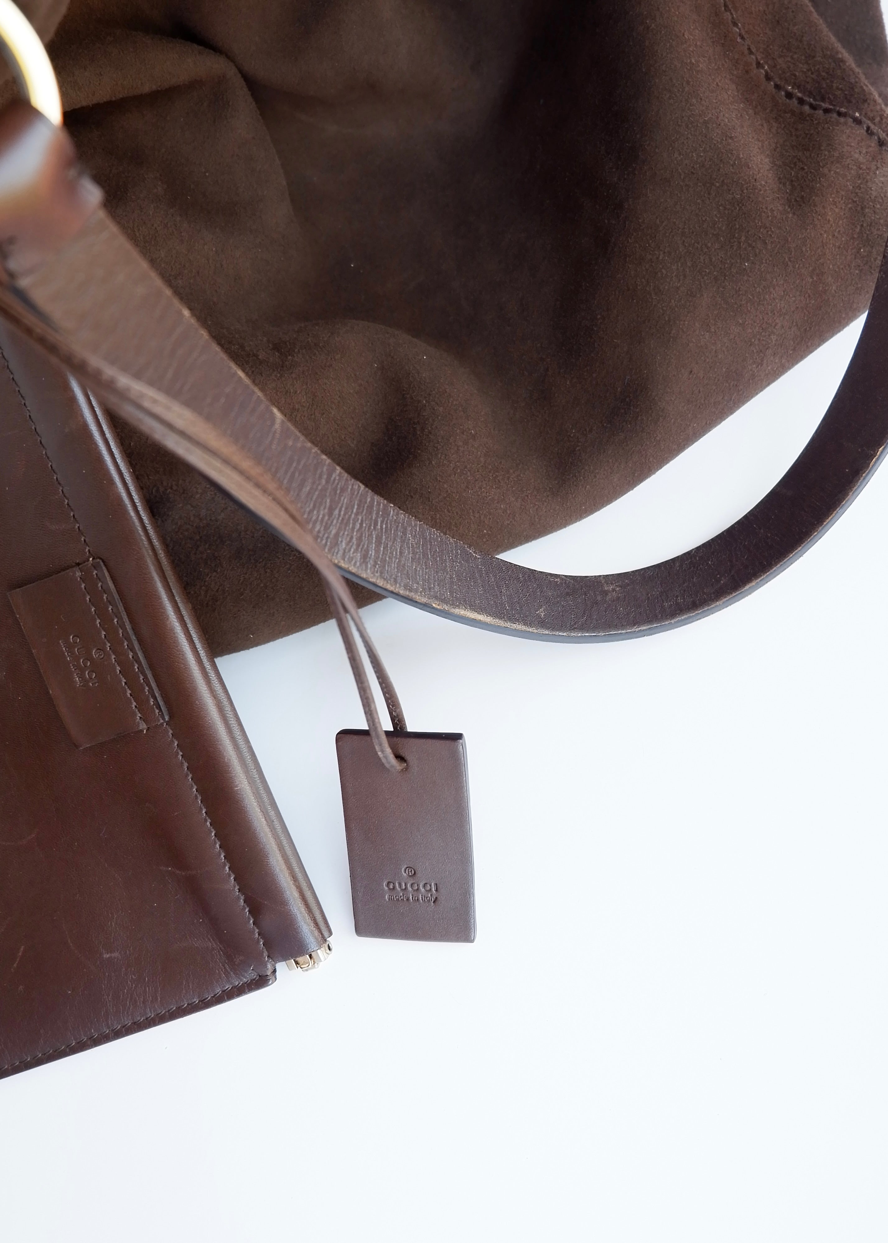 Sac à bandoulière hobo Gucci en daim marron authentique d'occasion