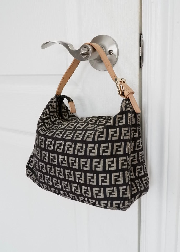 Authentique pochette Fendi d'occasion en toile/cuir Zucchino noire
