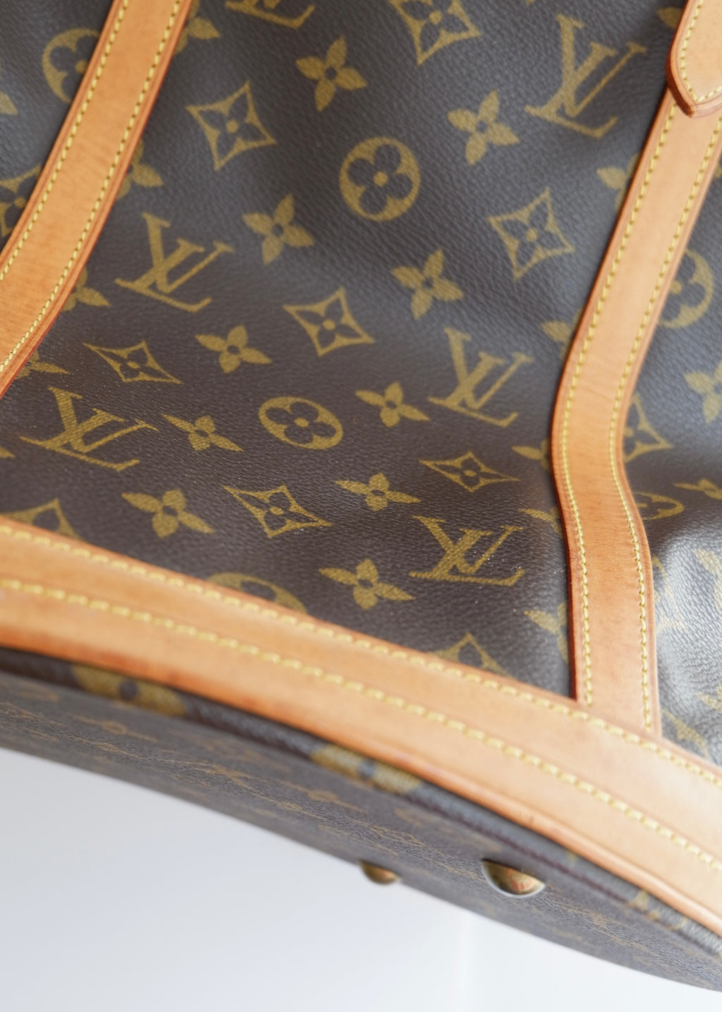Preowned Louis Vuitton Monogram Bucket Bag GM W. Pouch