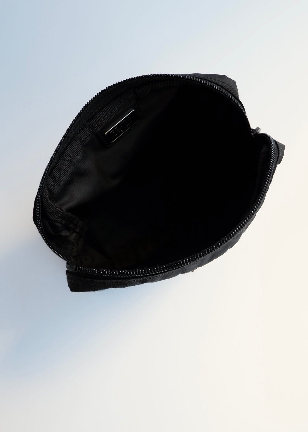 Pochette Prada authentique d'occasion en nylon noir