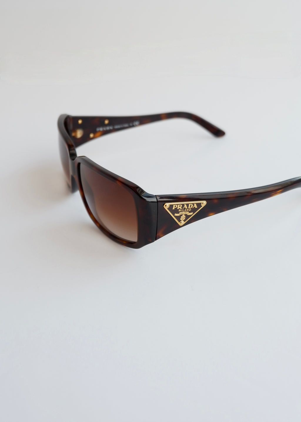 Authentiques lunettes de soleil à monture carrée marron Prada d'occasion