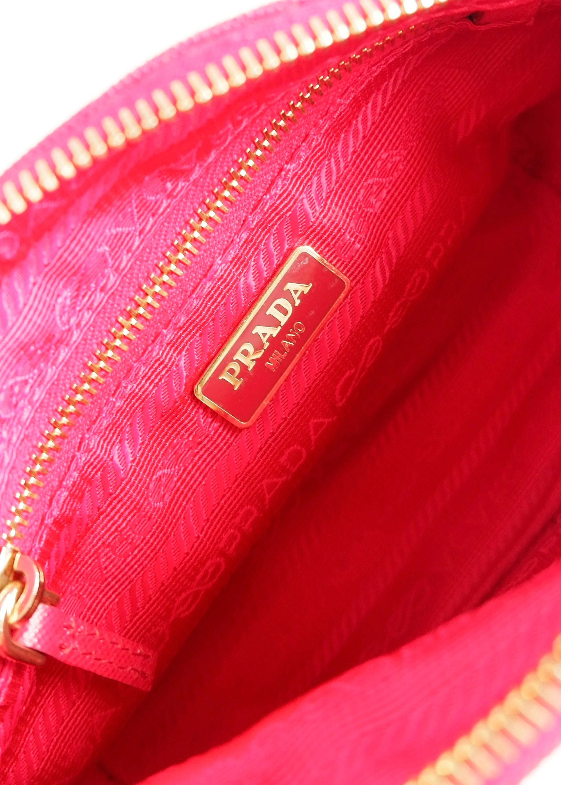 Pochette Prada en toile rouge authentique d'occasion