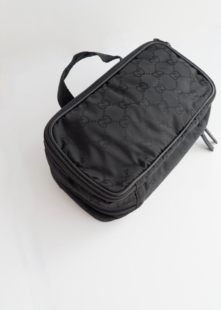 Pochette vanity Gucci en nylon GG noir d'occasion authentique