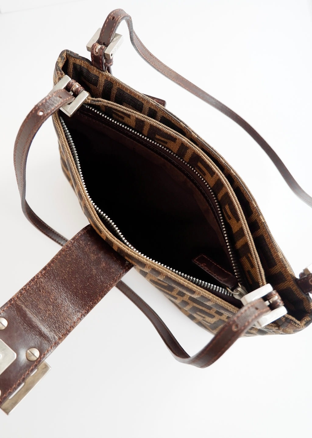Sac à bandoulière Fendi Hobo Zucca marron authentique d'occasion