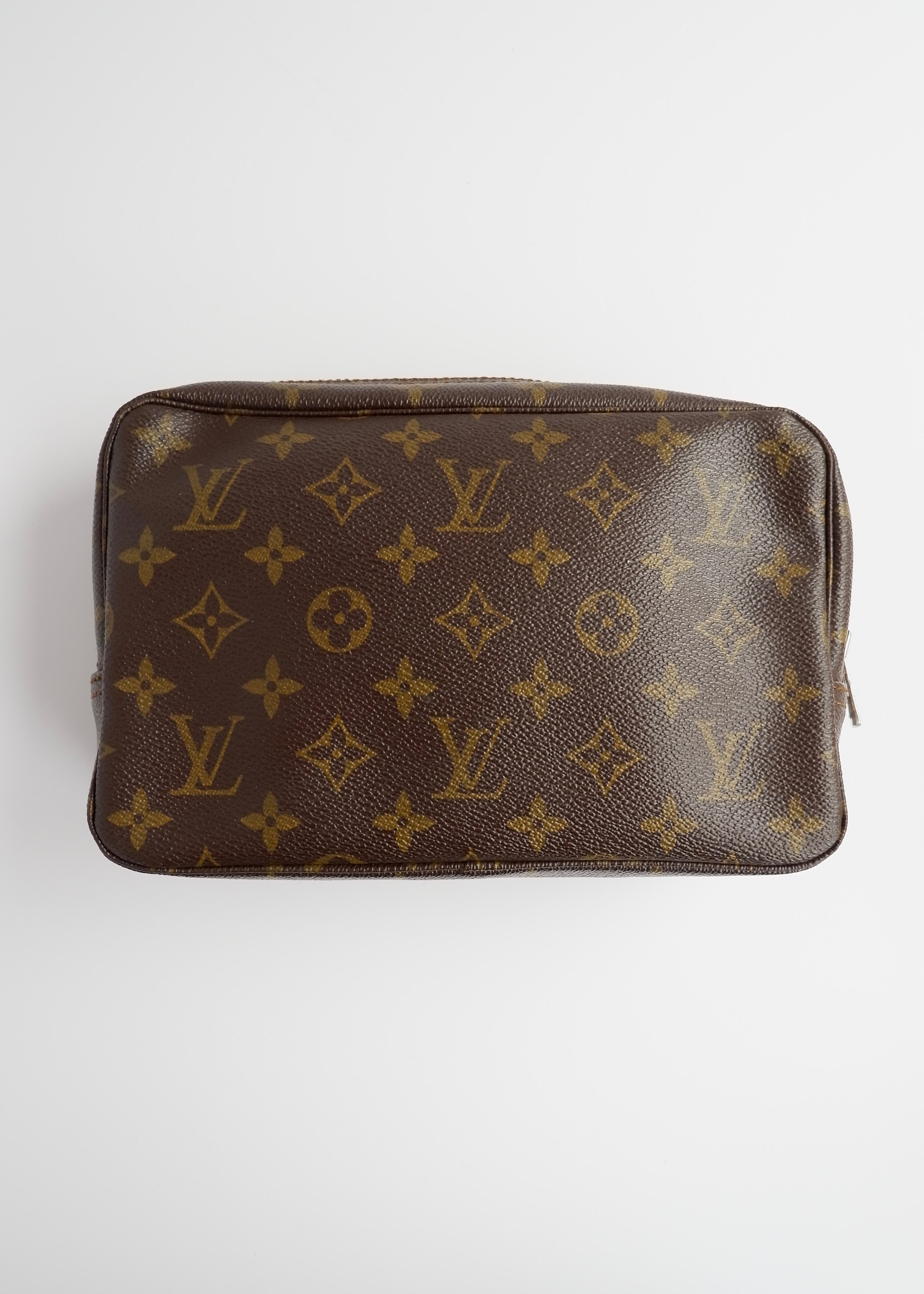 Trousse de Toilette Louis Vuitton Monogram Authentique d'Occasion Vintage