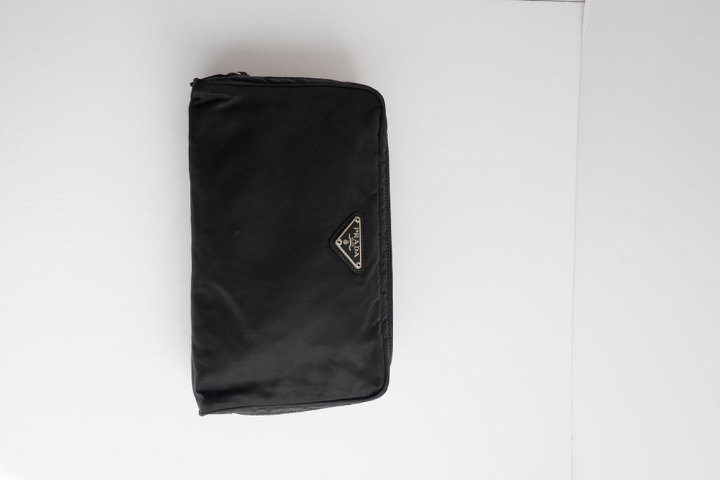Pochette Prada authentique d'occasion en nylon noir