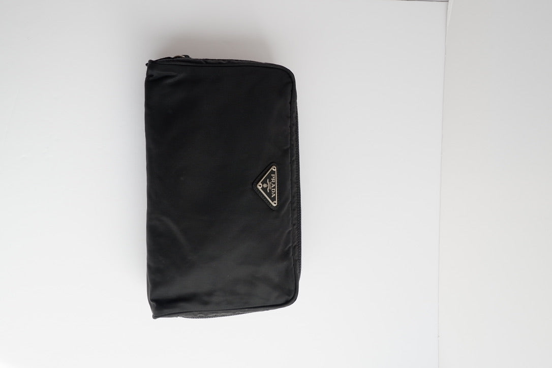 Pochette Prada authentique d'occasion en nylon noir