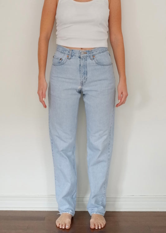 Levis Vintage 550 Light Wash Distressed Jeans - 28