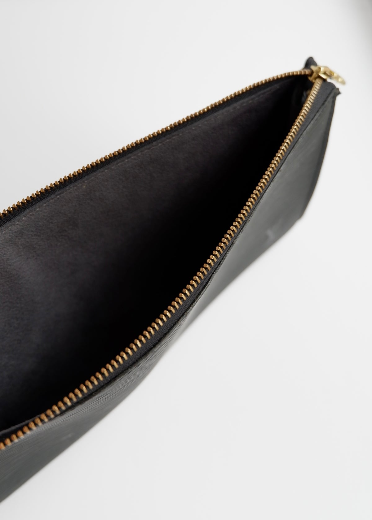 Authentic Preowned Louis Vuitton Black Epi Pochette