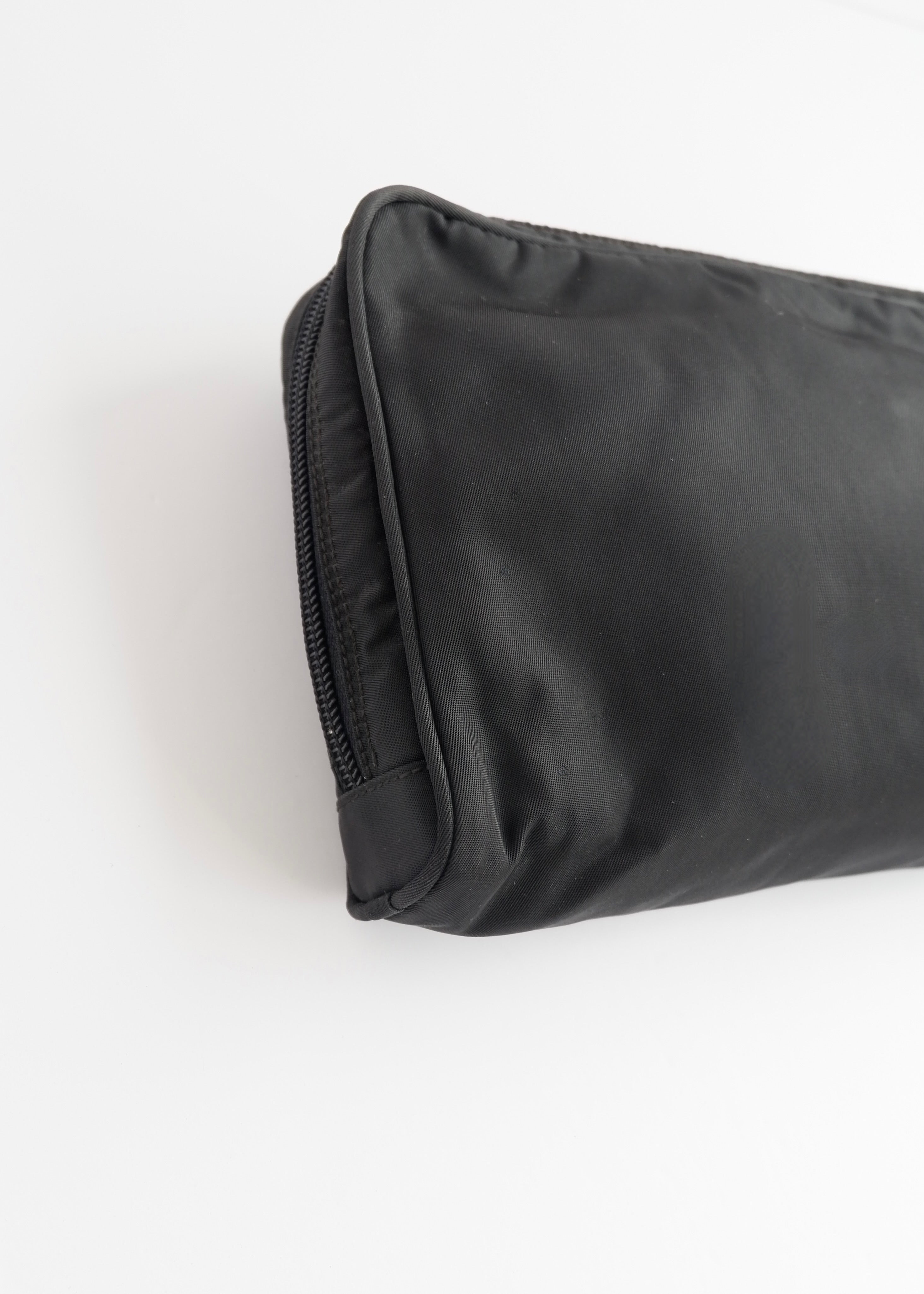 Pochette Prada authentique d'occasion en nylon noir