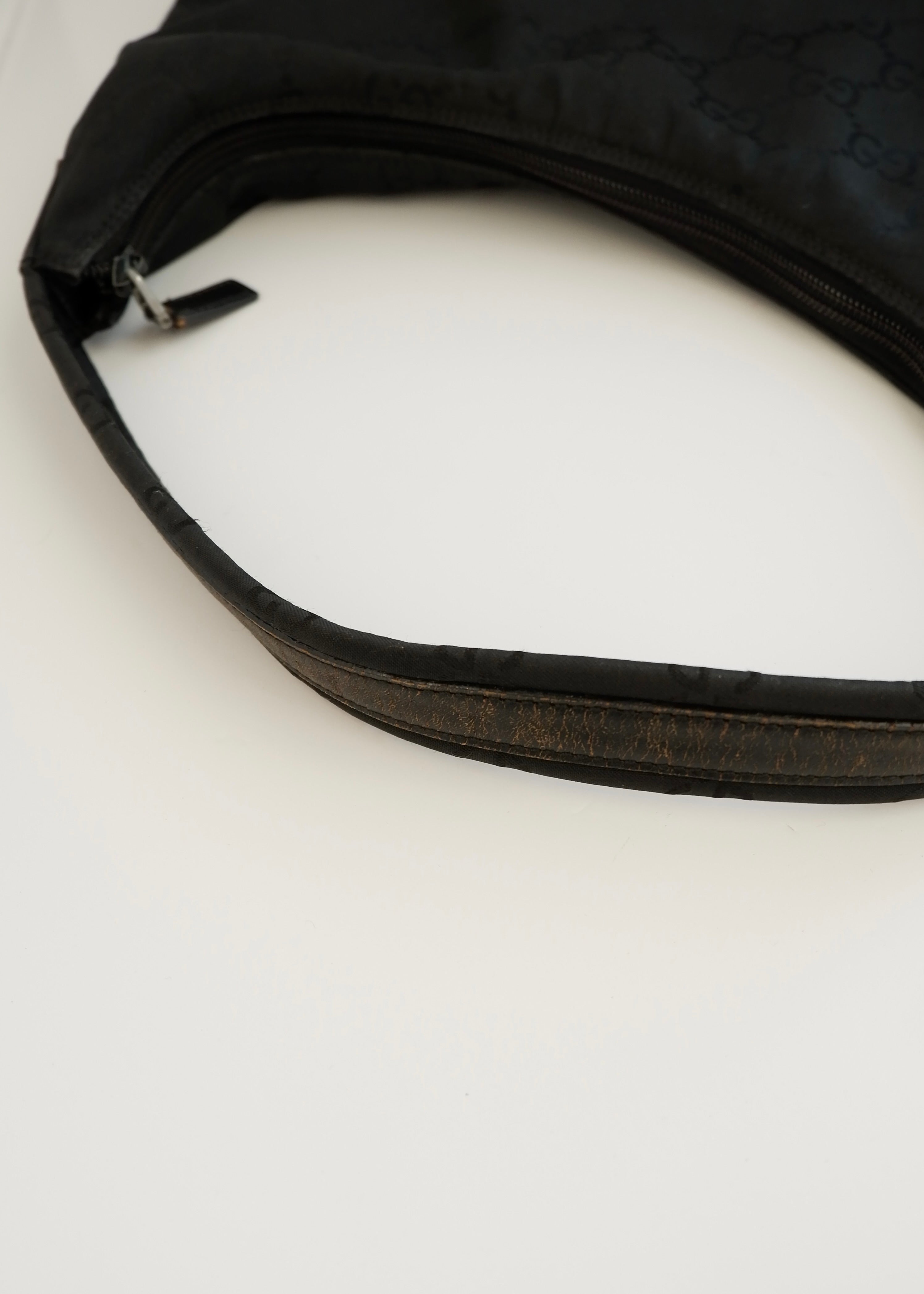 Authentique Sac à bandoulière Gucci en toile GG noire d'occasion