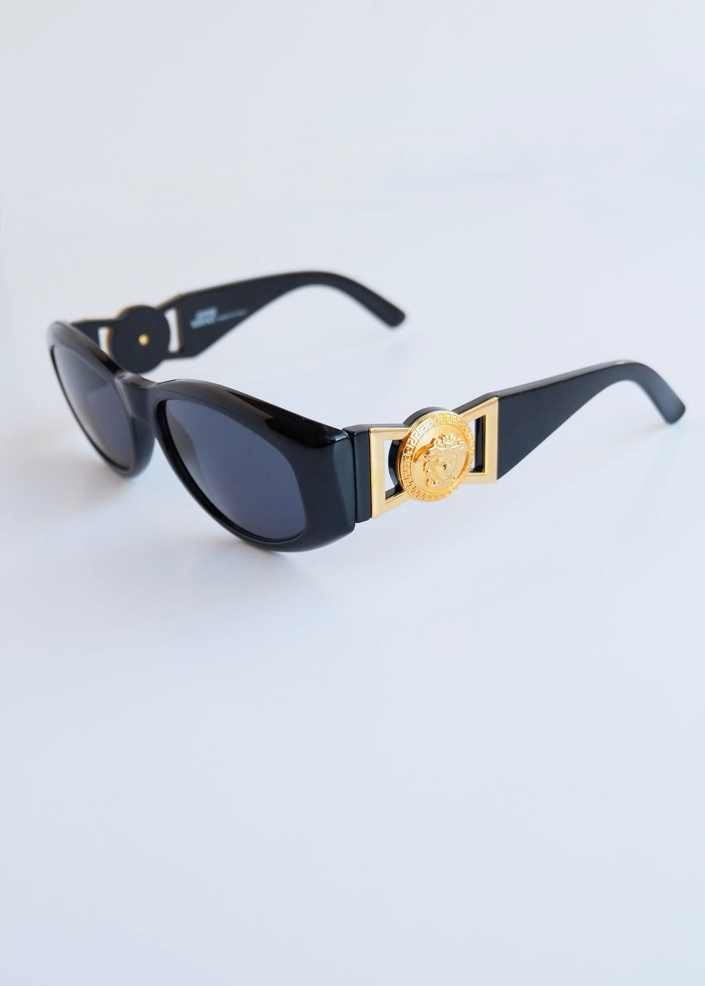 Authentiques lunettes de soleil vintage d'occasion Versace à monture carrée noire avec logo Méduse