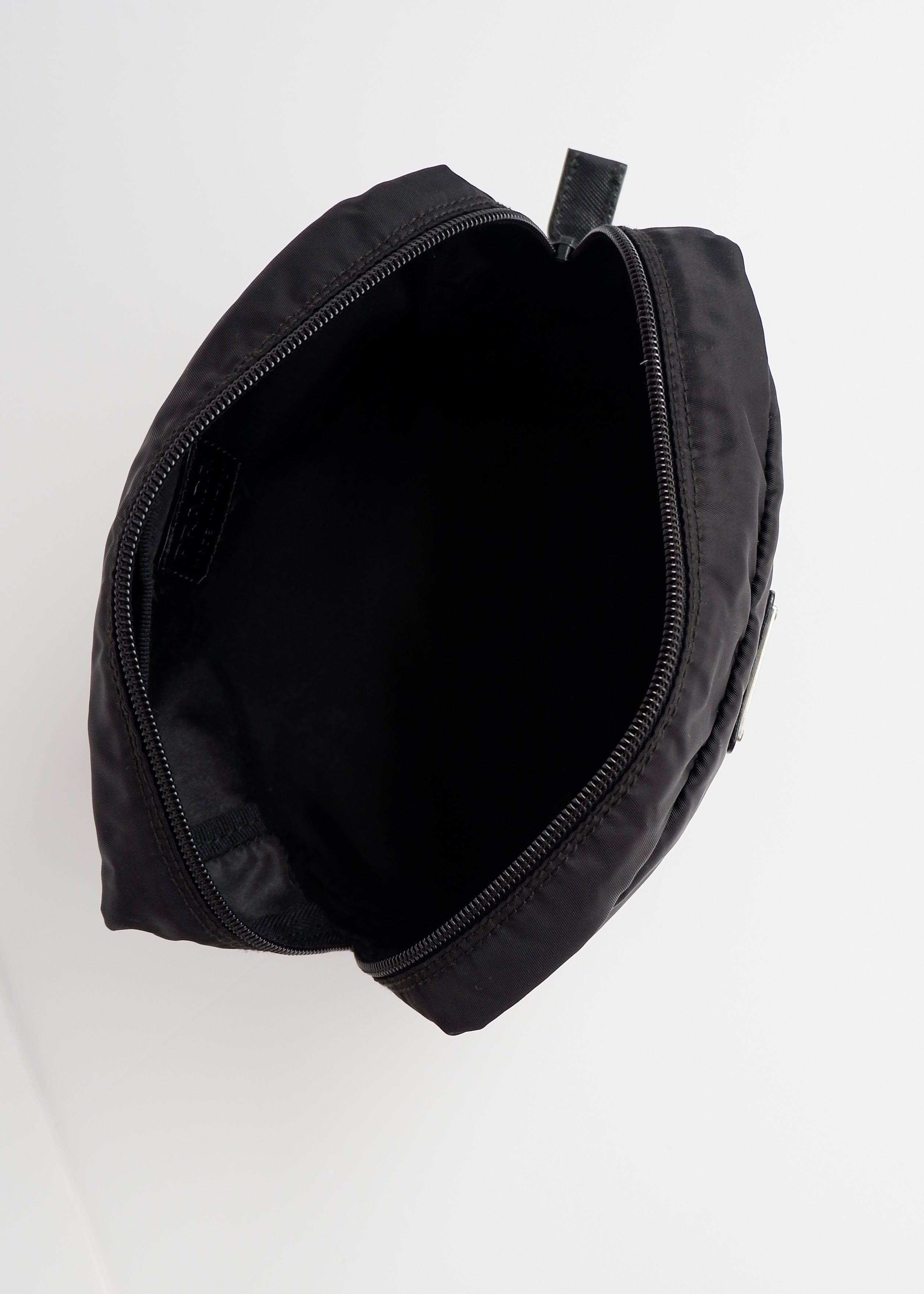 Pochette Prada authentique d'occasion en nylon noir