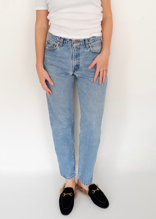 Levis Vintage 550 Medium Wash Relaxed Fit Jeans - 28