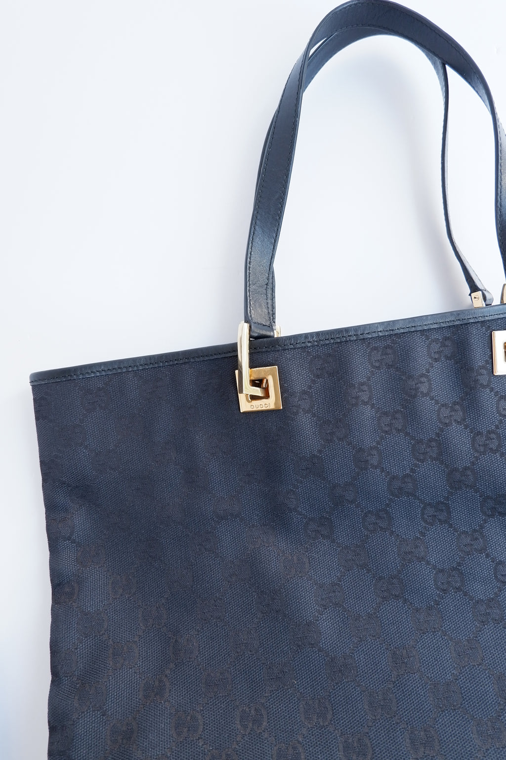 Preowned Gucci Black GG Canvas Shoulder Bag GHW