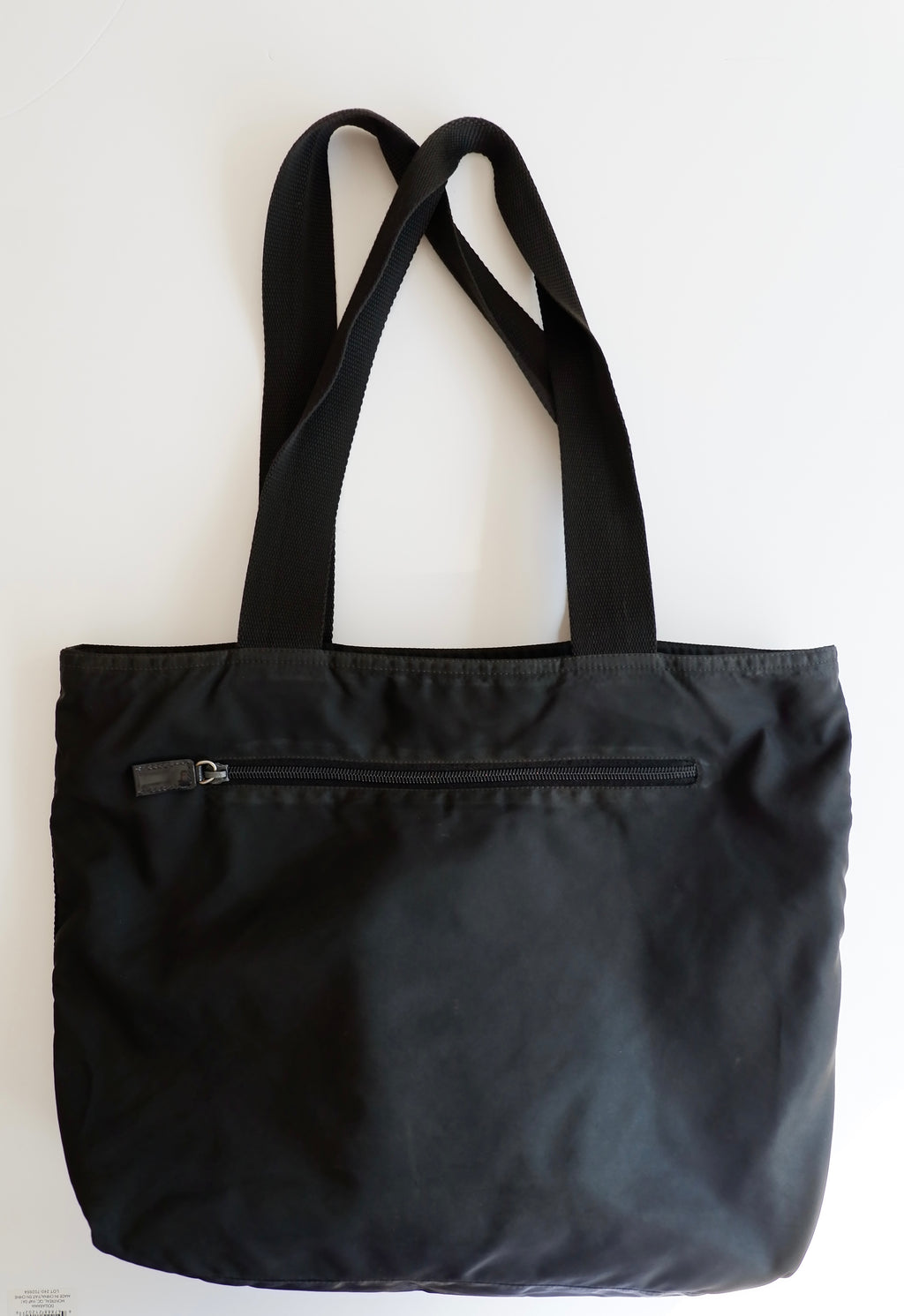 Sac cabas Prada authentique d'occasion en nylon noir à longue bandoulière