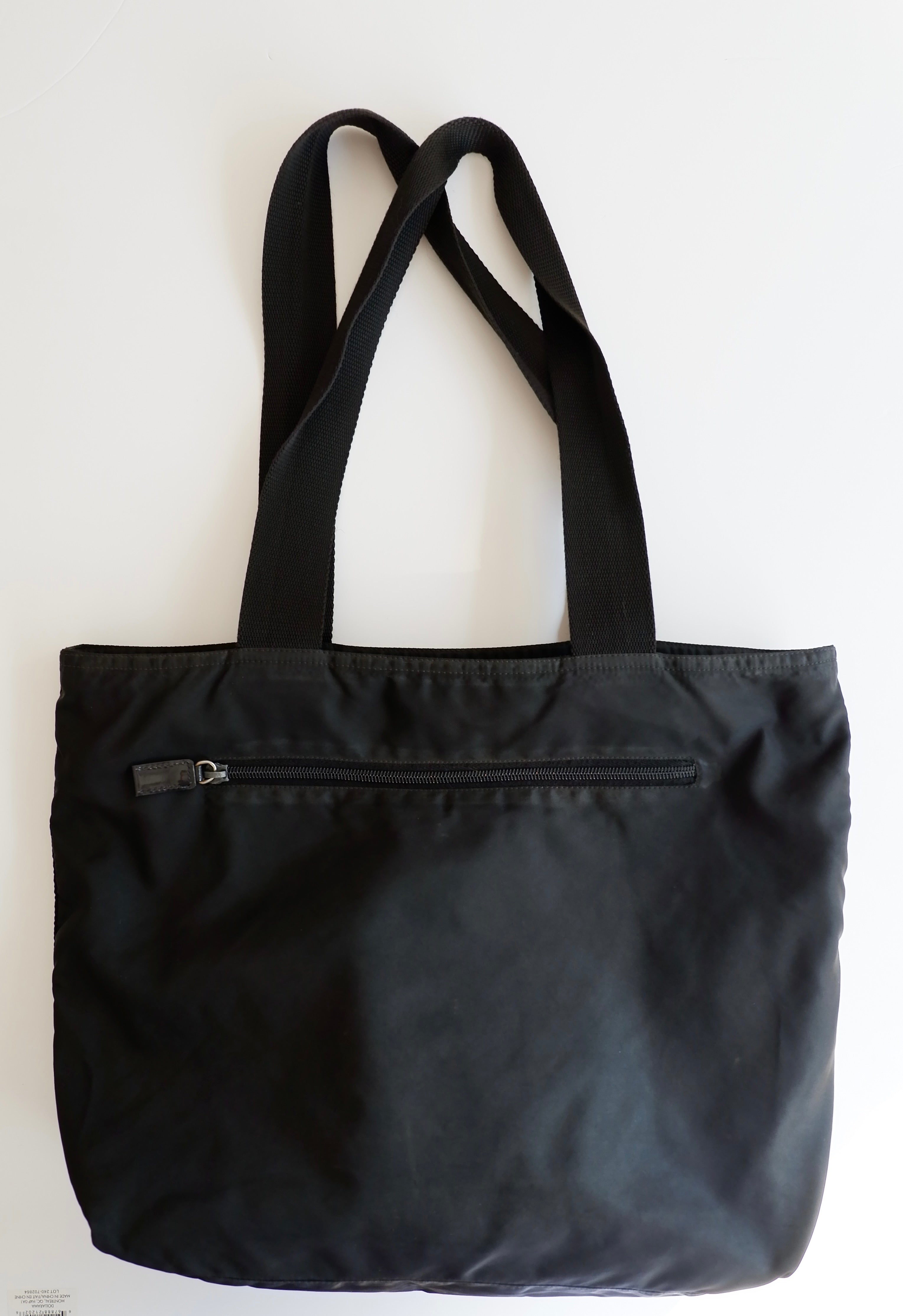 Sac cabas Prada authentique d'occasion en nylon noir à longue bandoulière