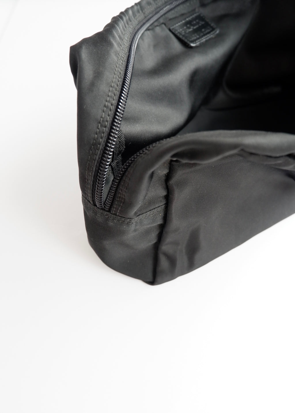 Authentique Pochette Prada Noire en Nylon Grand Modèle d'occasion