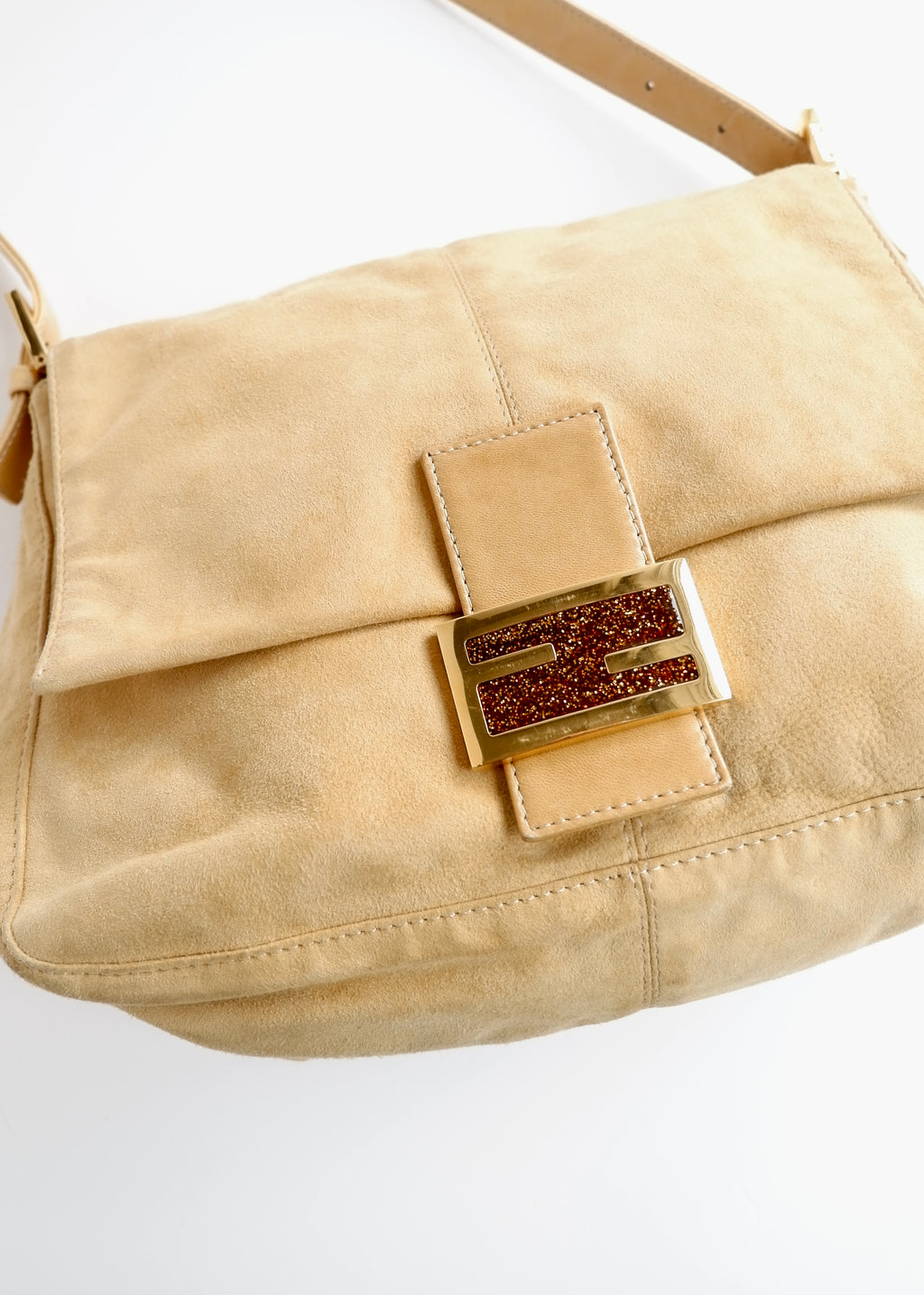 Sac à bandoulière Fendi Mamma Baguette en daim beige d'occasion authentique