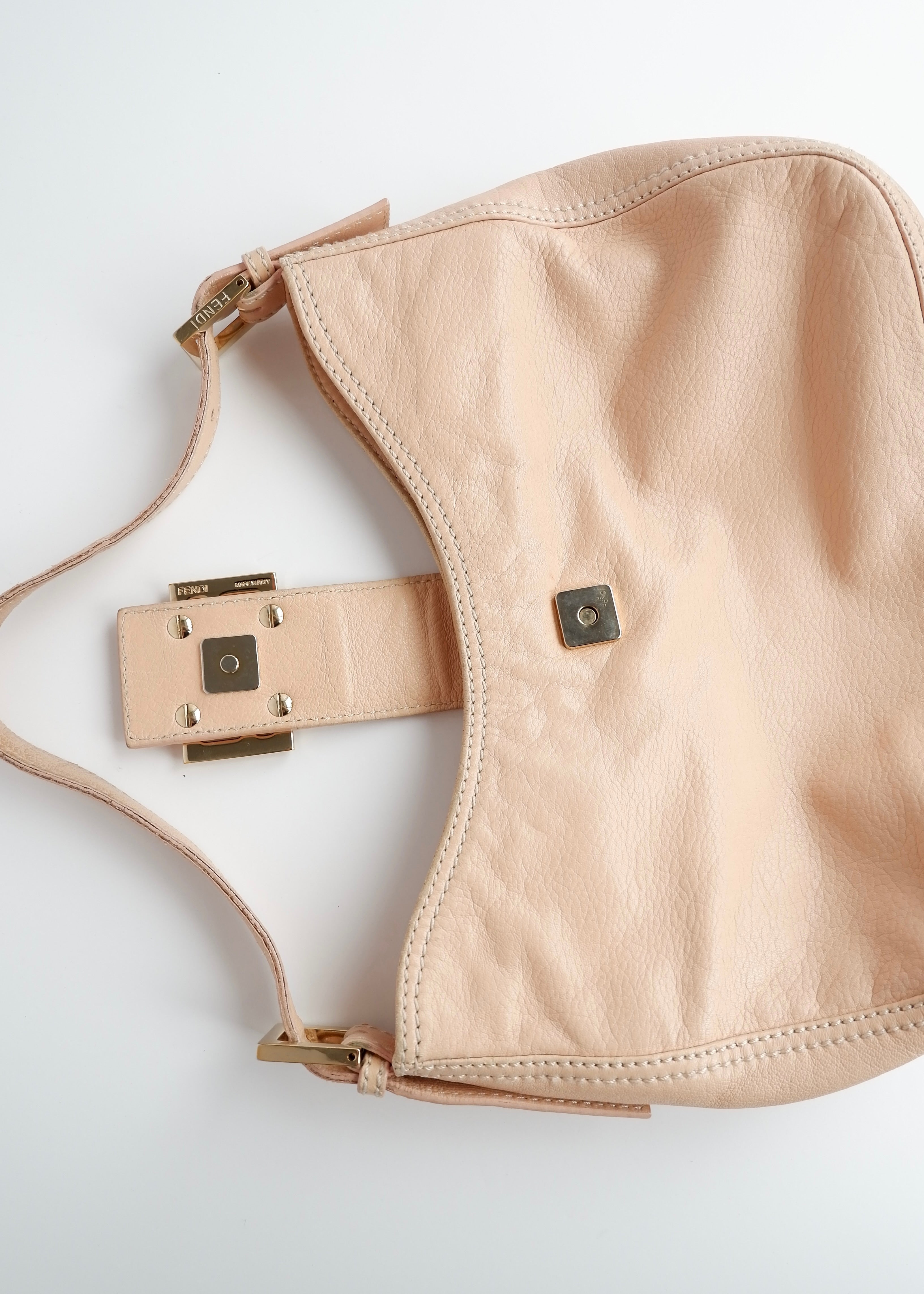 Sac à bandoulière Fendi d'occasion en cuir rose clair authentique