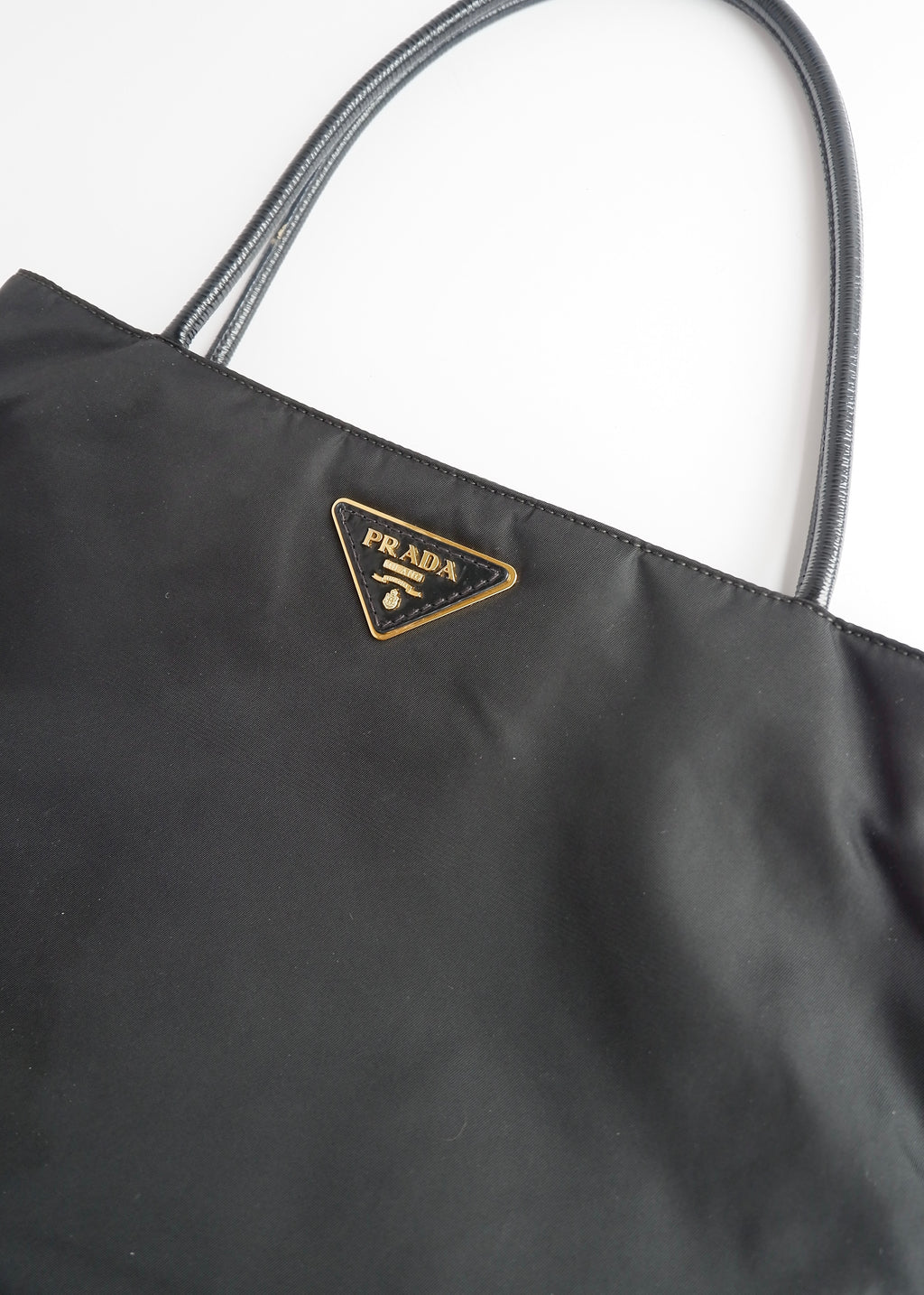 Authentique sac bandoulière Prada en nylon et cuir noir, d'occasion
