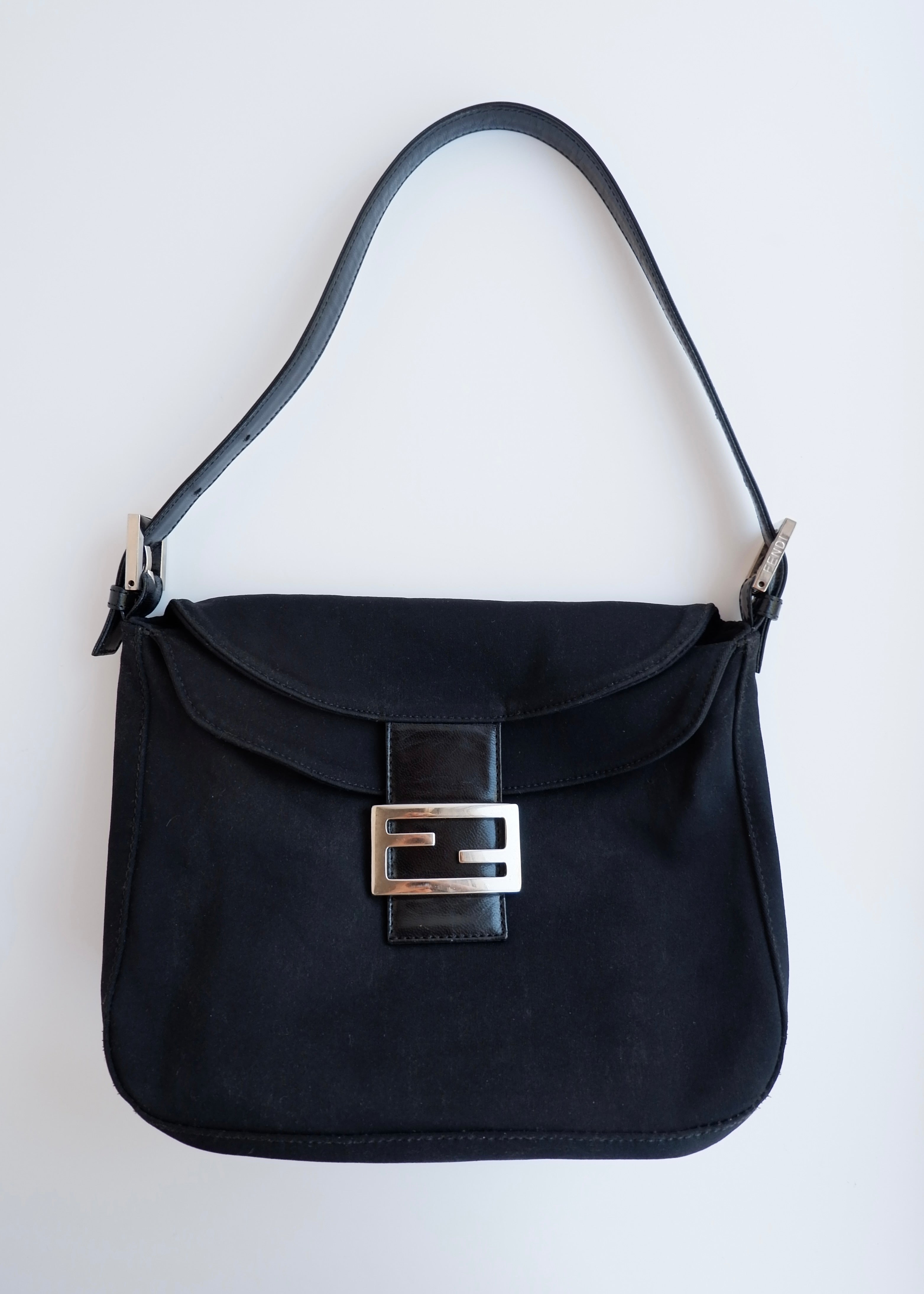 Sac porté épaule baguette Fendi authentique d'occasion en tissu noir