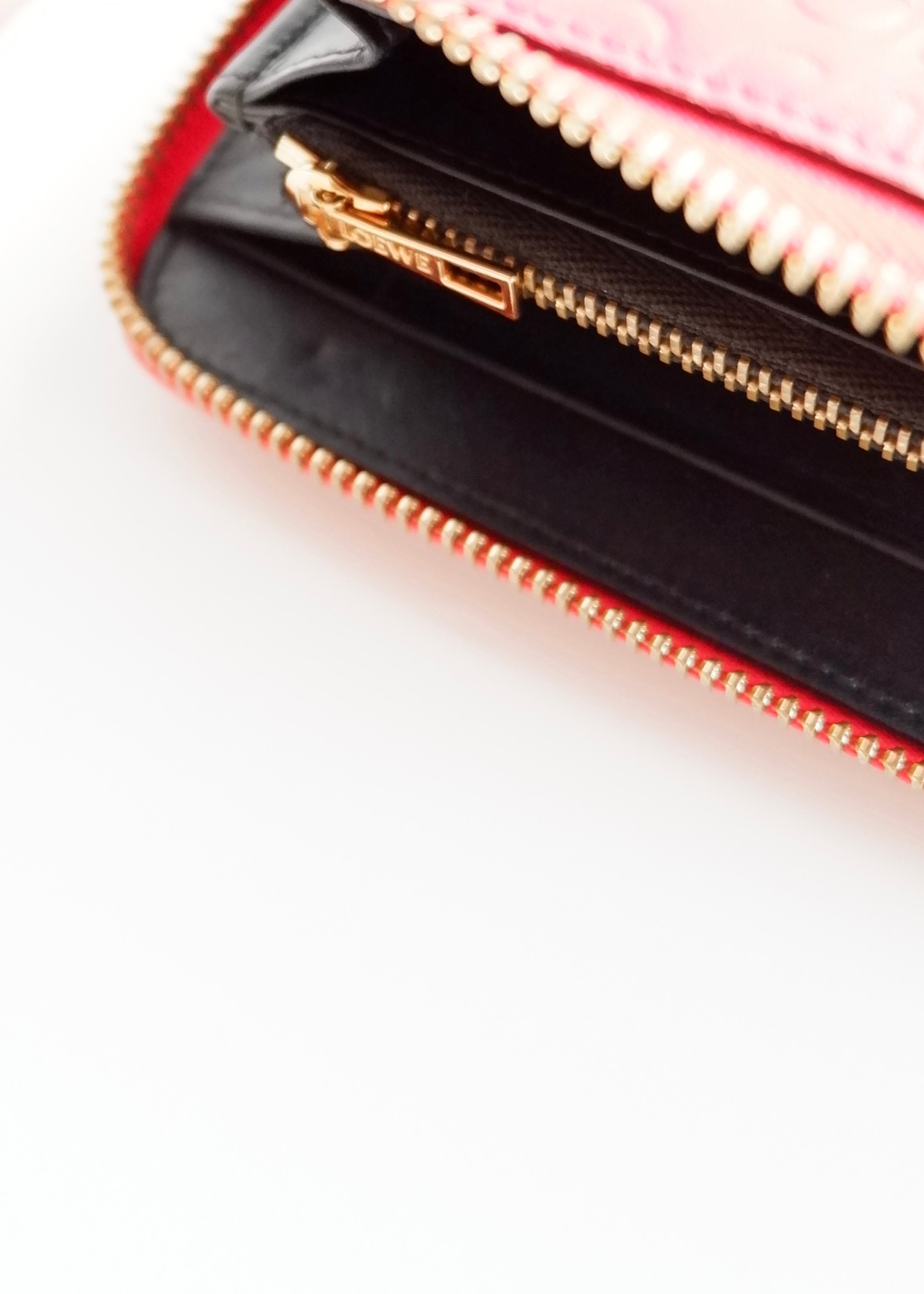 Portefeuille Long Loewe Rouge Zippé Pré-aimé Authentique