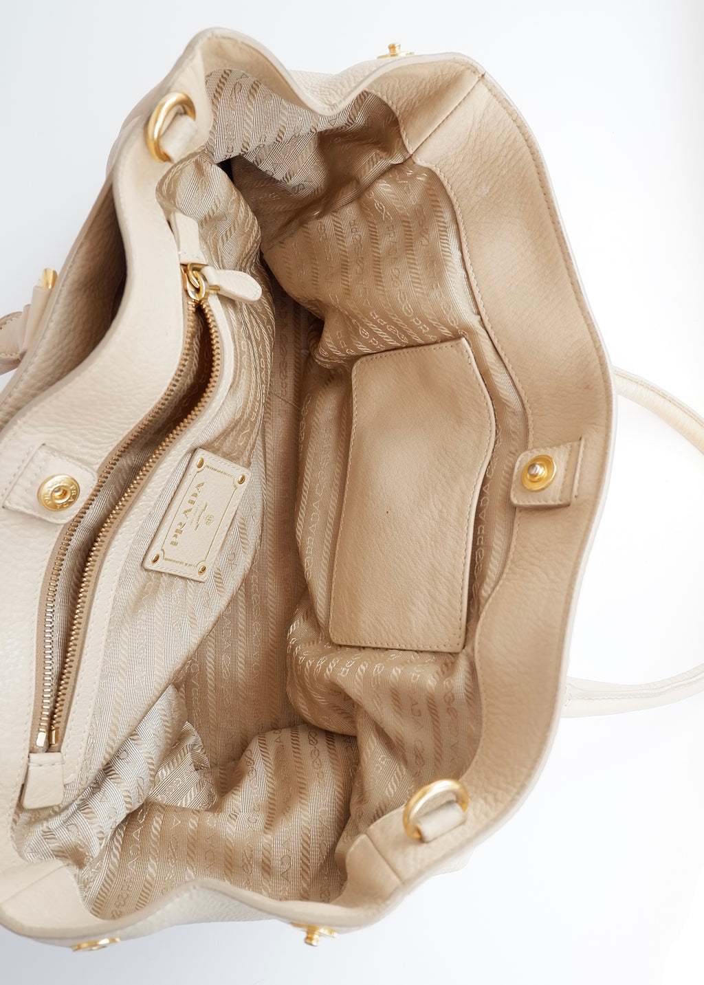 Sac cabas/bandoulière Prada en cuir beige, authentique, d'occasion