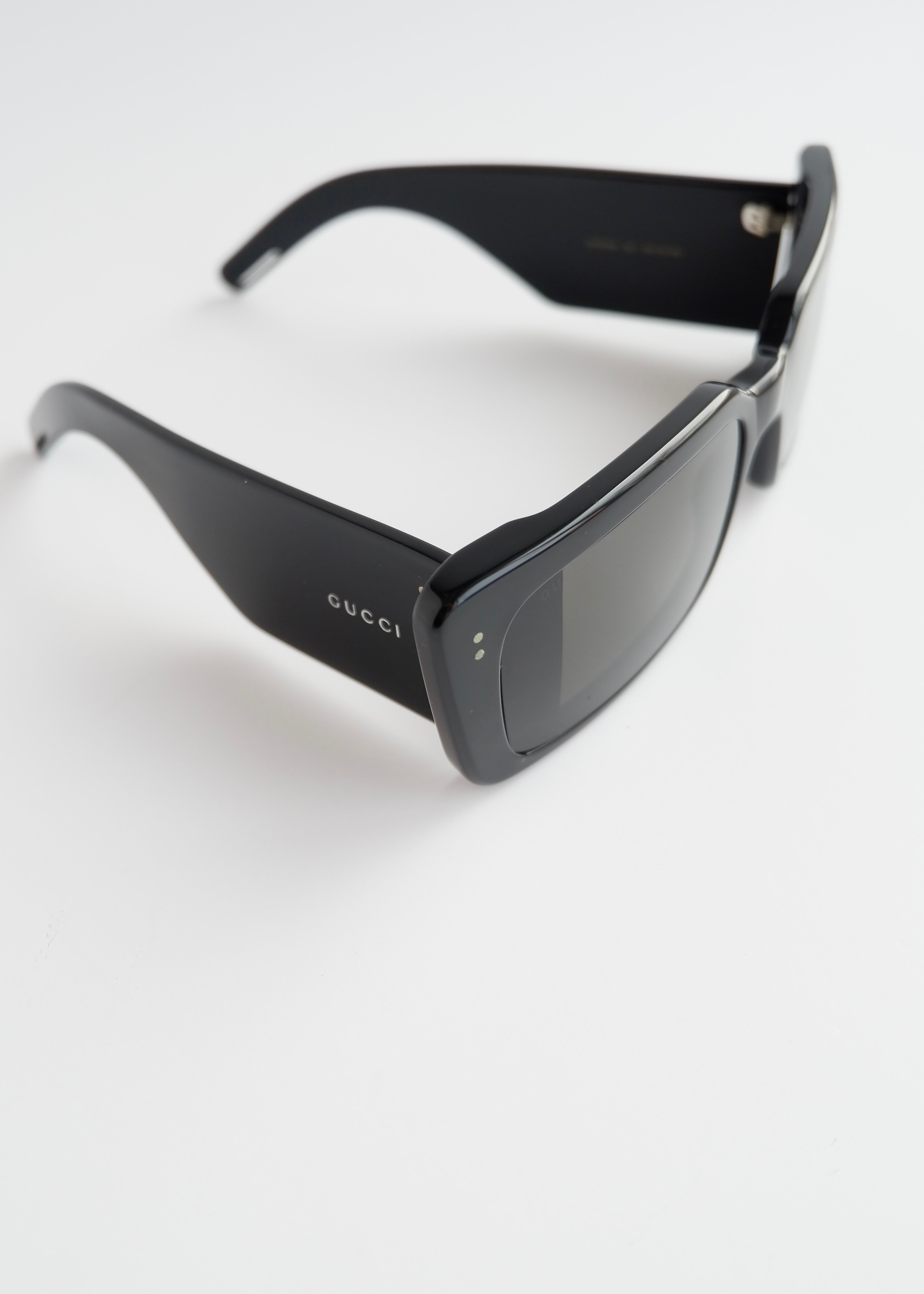 Authentiques lunettes de soleil Gucci d'occasion à monture rectangulaire noire