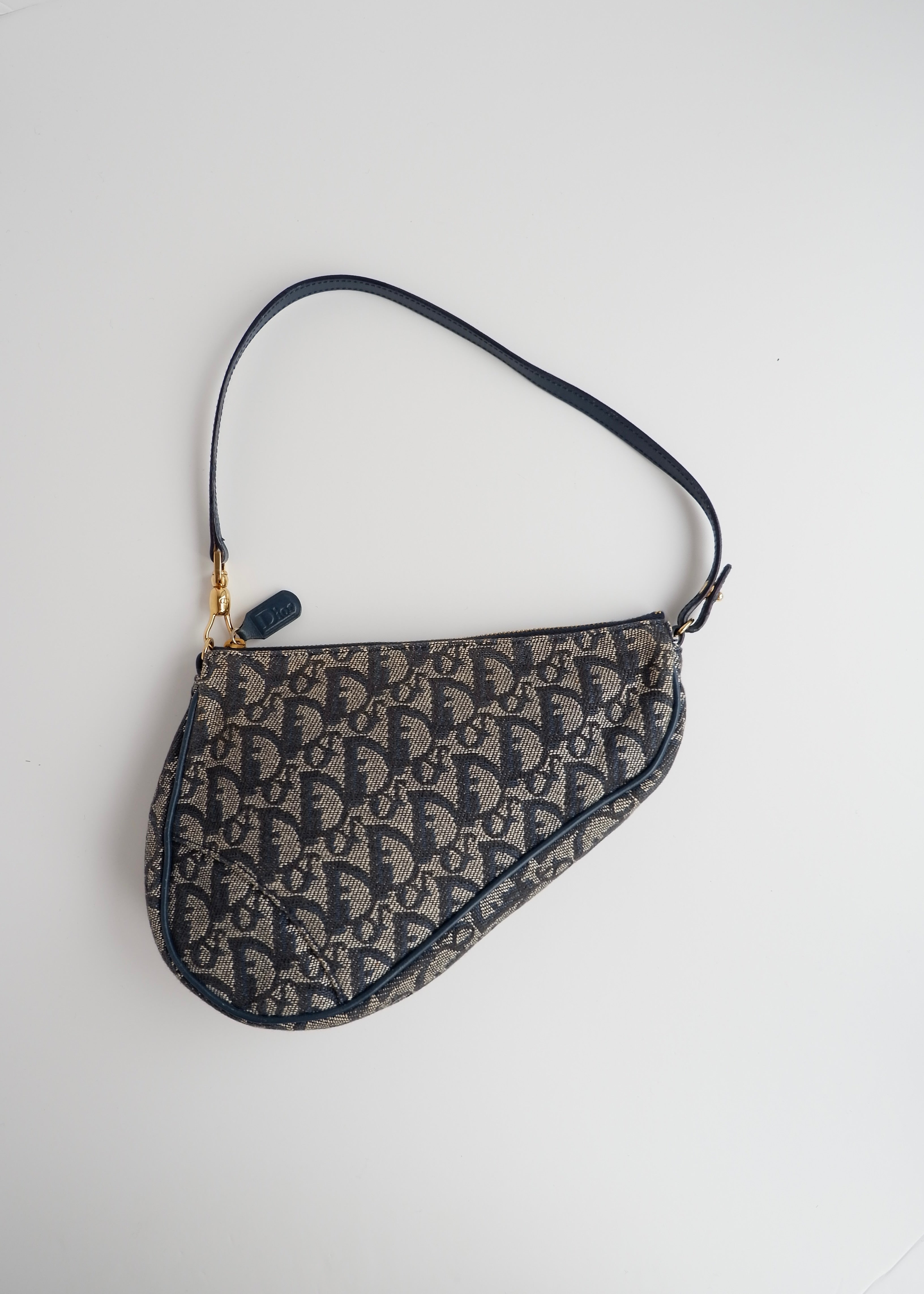 Authentique Sac Saddle Vintage d'Occasion Dior en Toile Oblique Marine