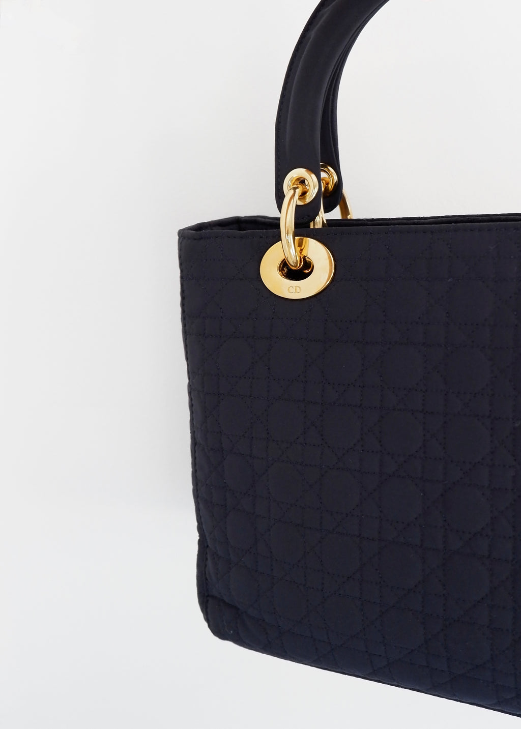 Sac à main Christian Dior Lady Dior Medium en toile bleu marine, d'occasion authentique, avec accastillage doré
