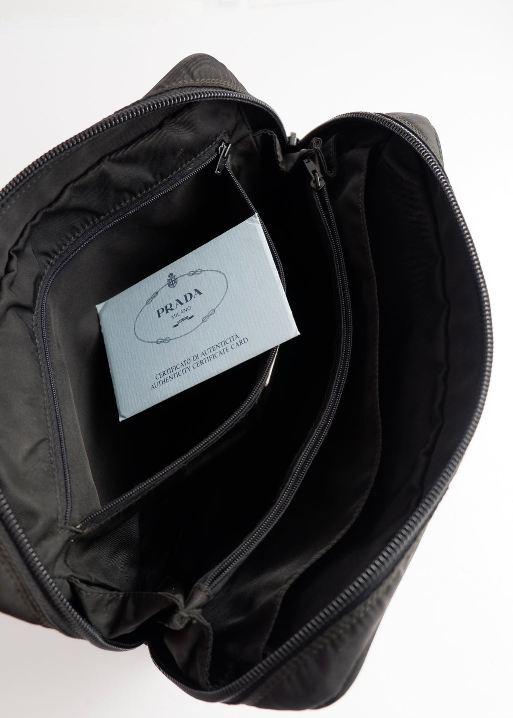 Pochette Prada authentique d'occasion en nylon noir