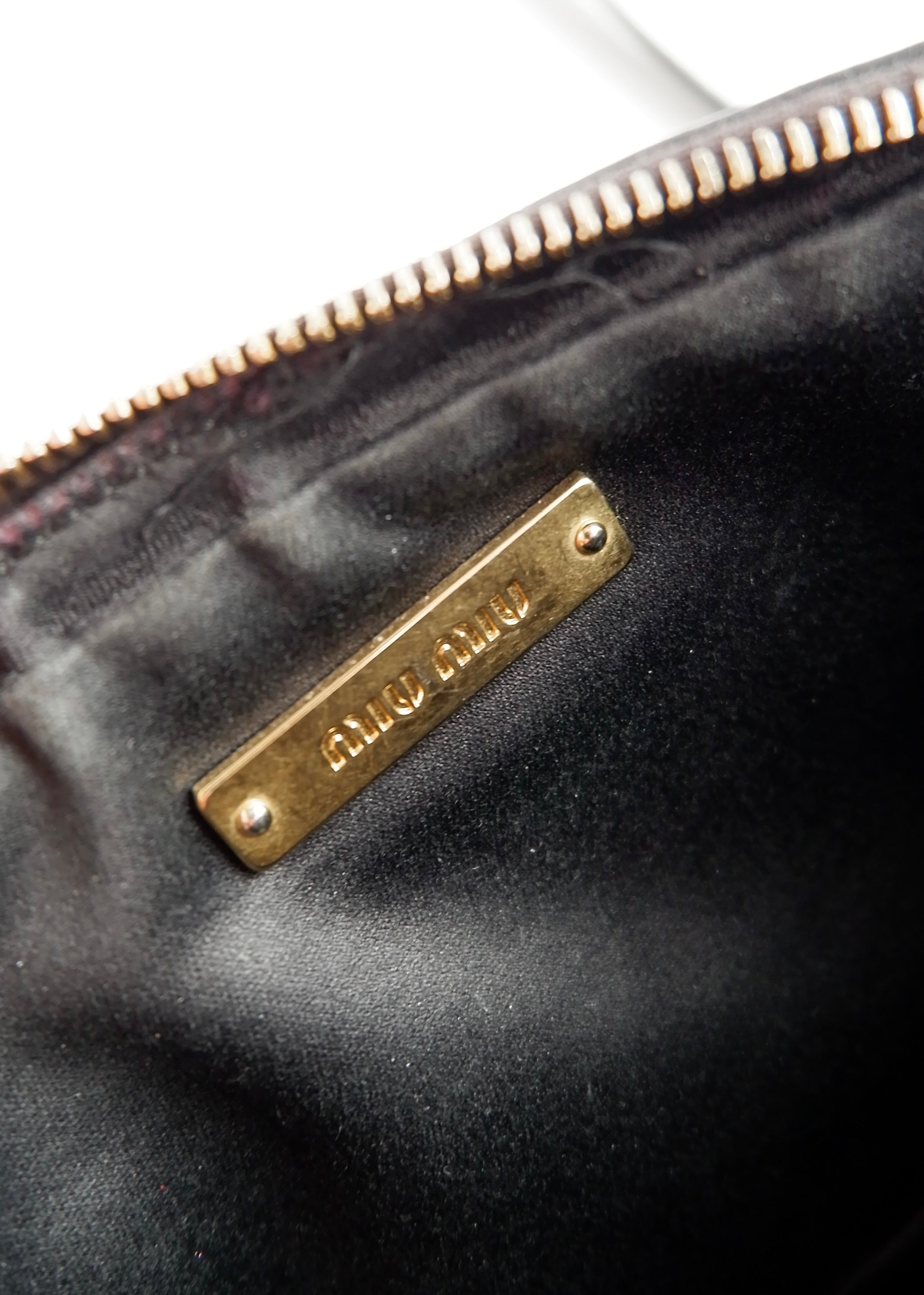 Sac bandoulière Miu Miu en cuir noir authentique d'occasion