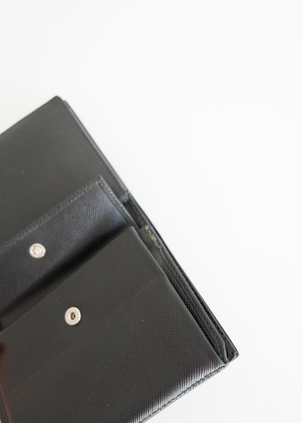 Authentique portefeuille BiFold en nylon noir Prada d'occasion