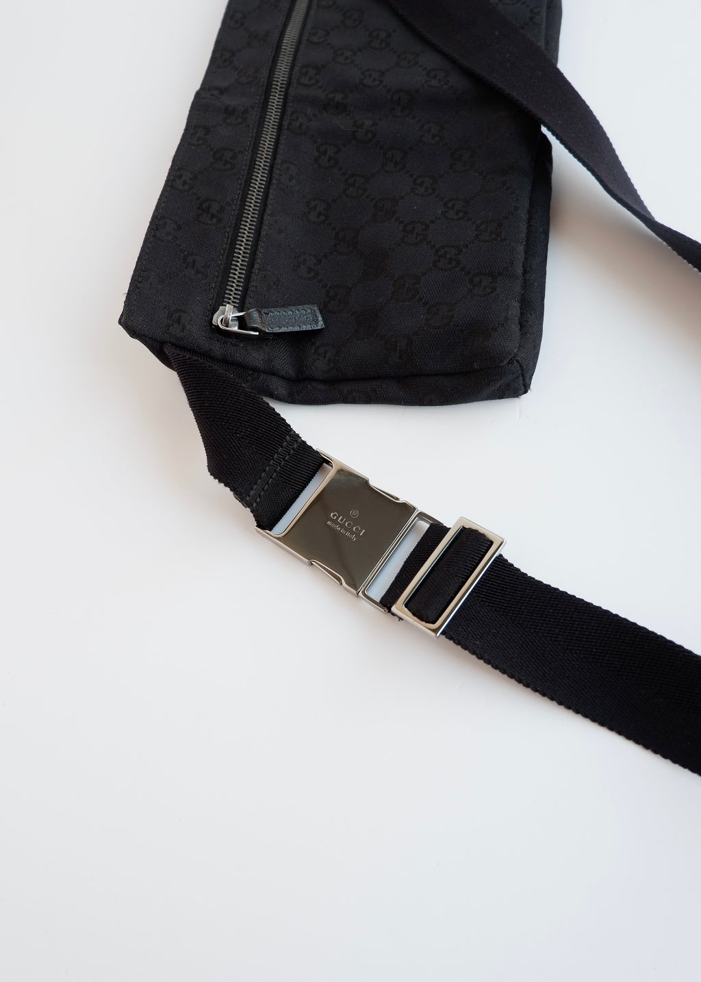 Authentique Sac Banane Gucci en Toile GG Noire Pré-aimé