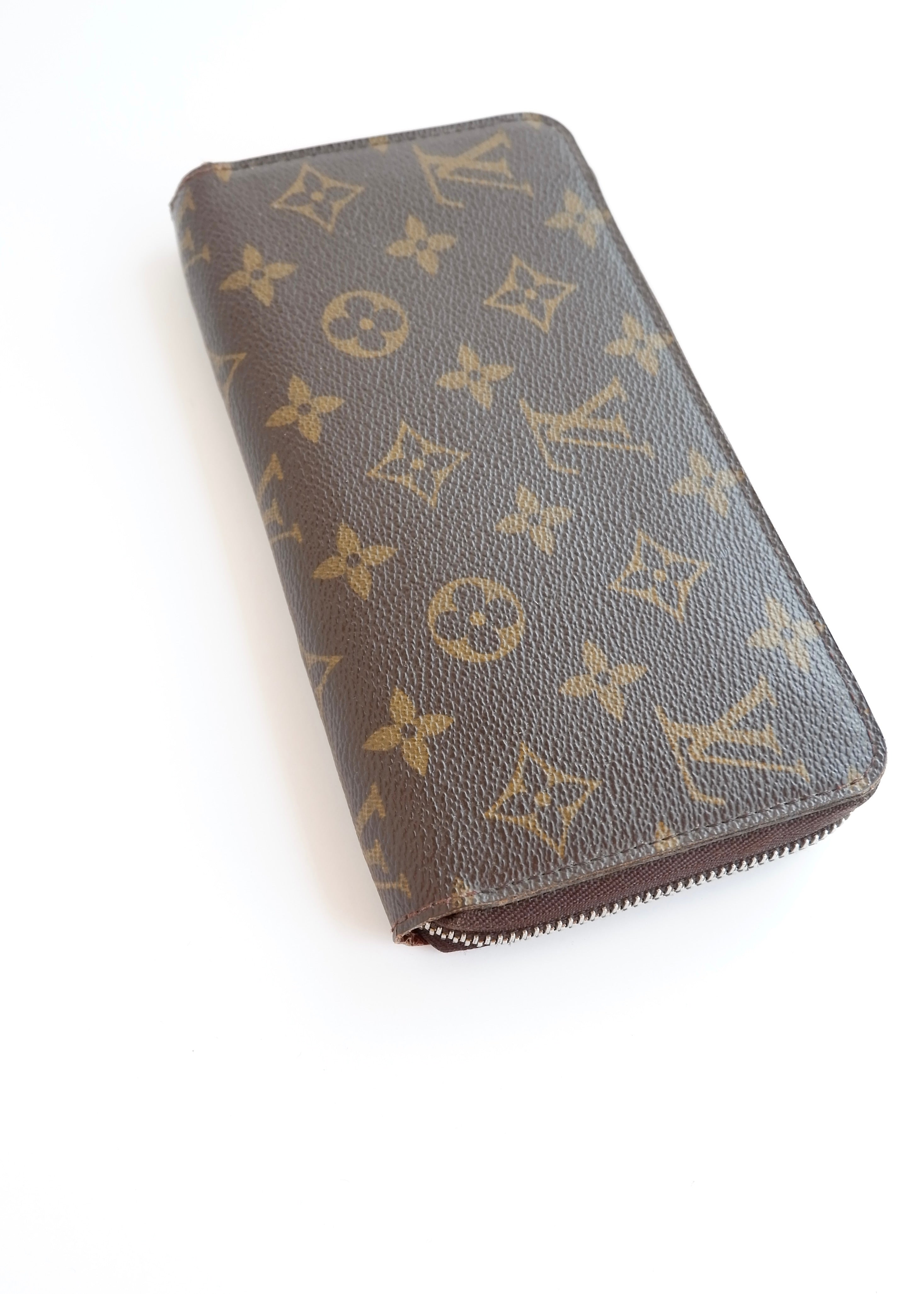 Portefeuille zippé Louis Vuitton Monogram d'occasion authentique