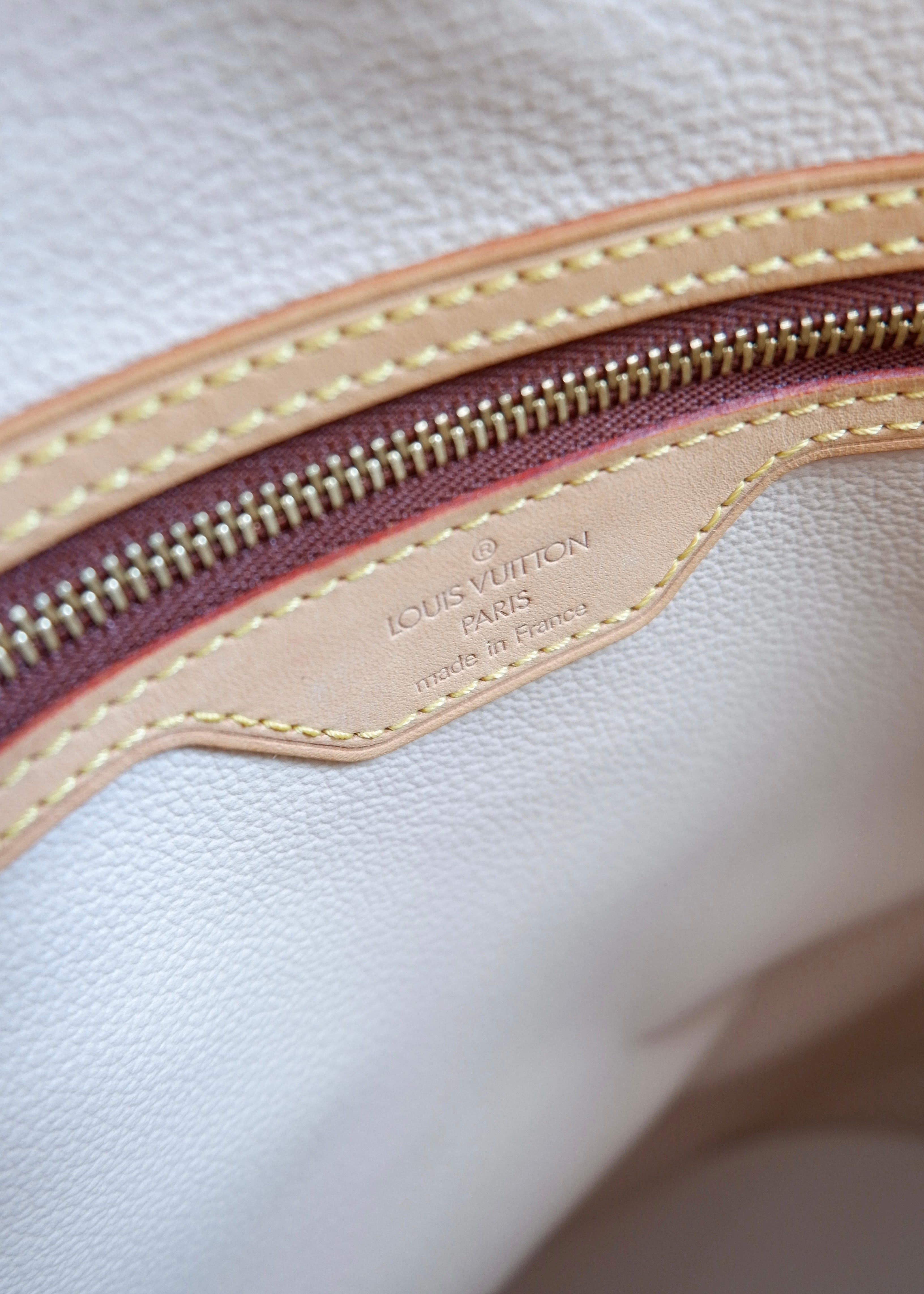 Preowned Louis Vuitton Monogram Bucket Bag GM W. Pouch