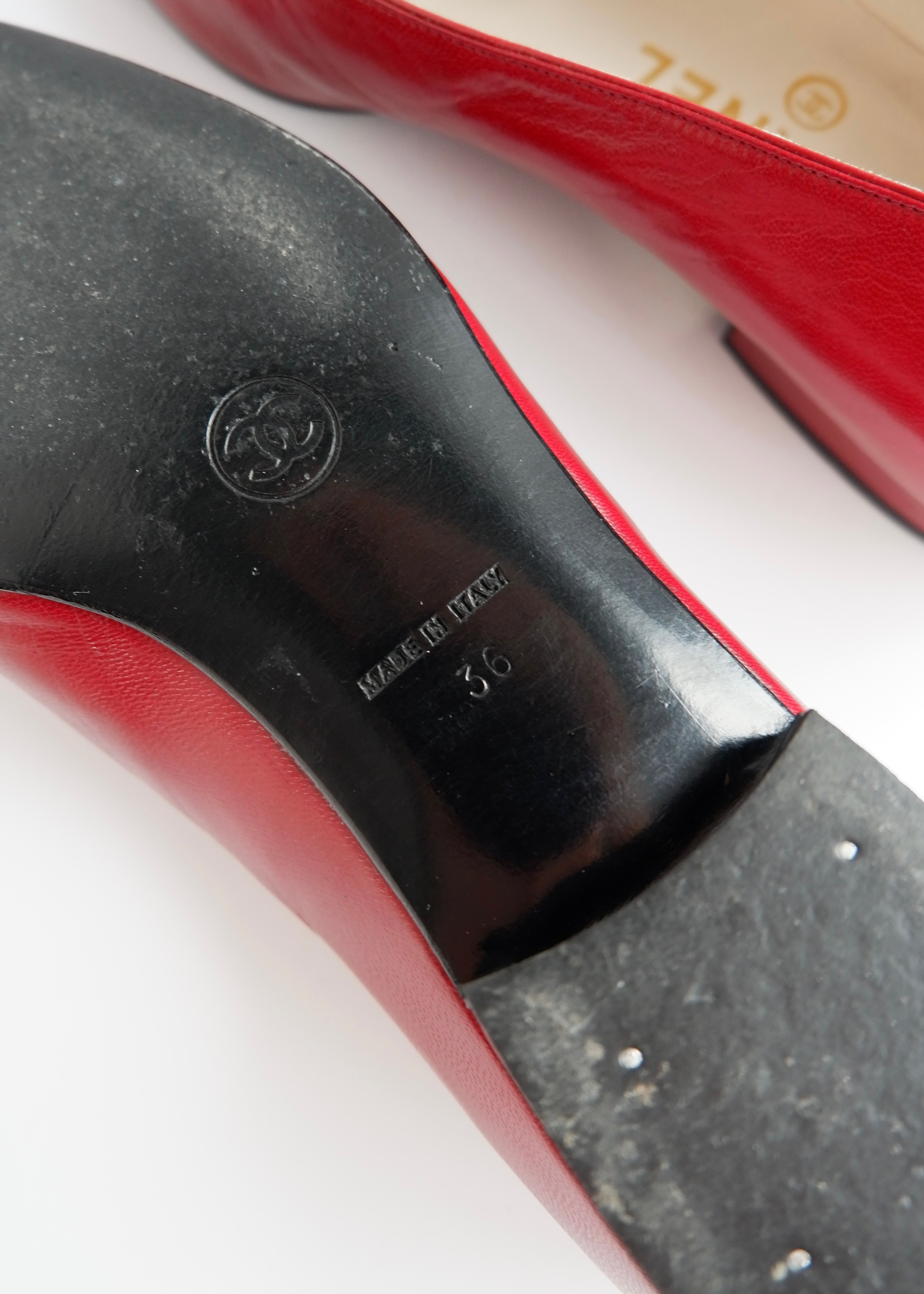 Authentiques ballerines vintage Chanel en cuir rouge avec logo CC – 36