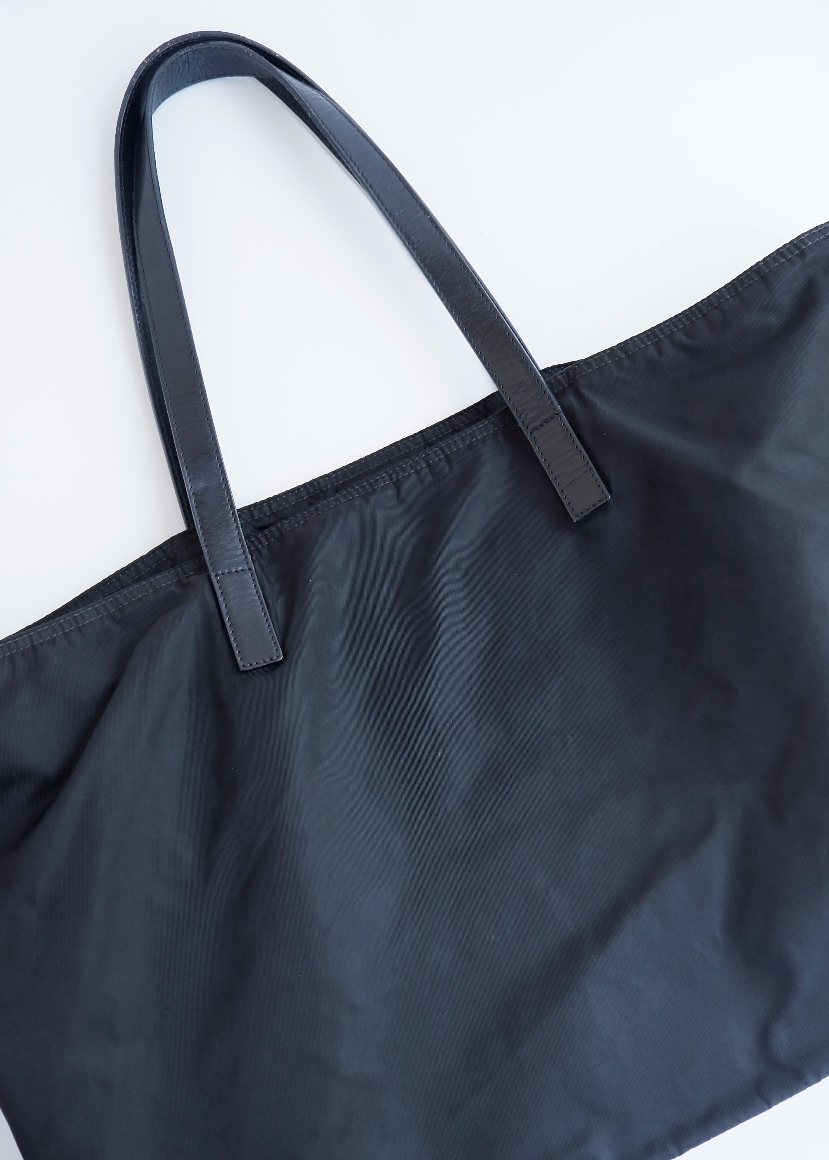 Authentique Sac cabas Prada noir en nylon extra large avec fermeture éclair sur le dessus